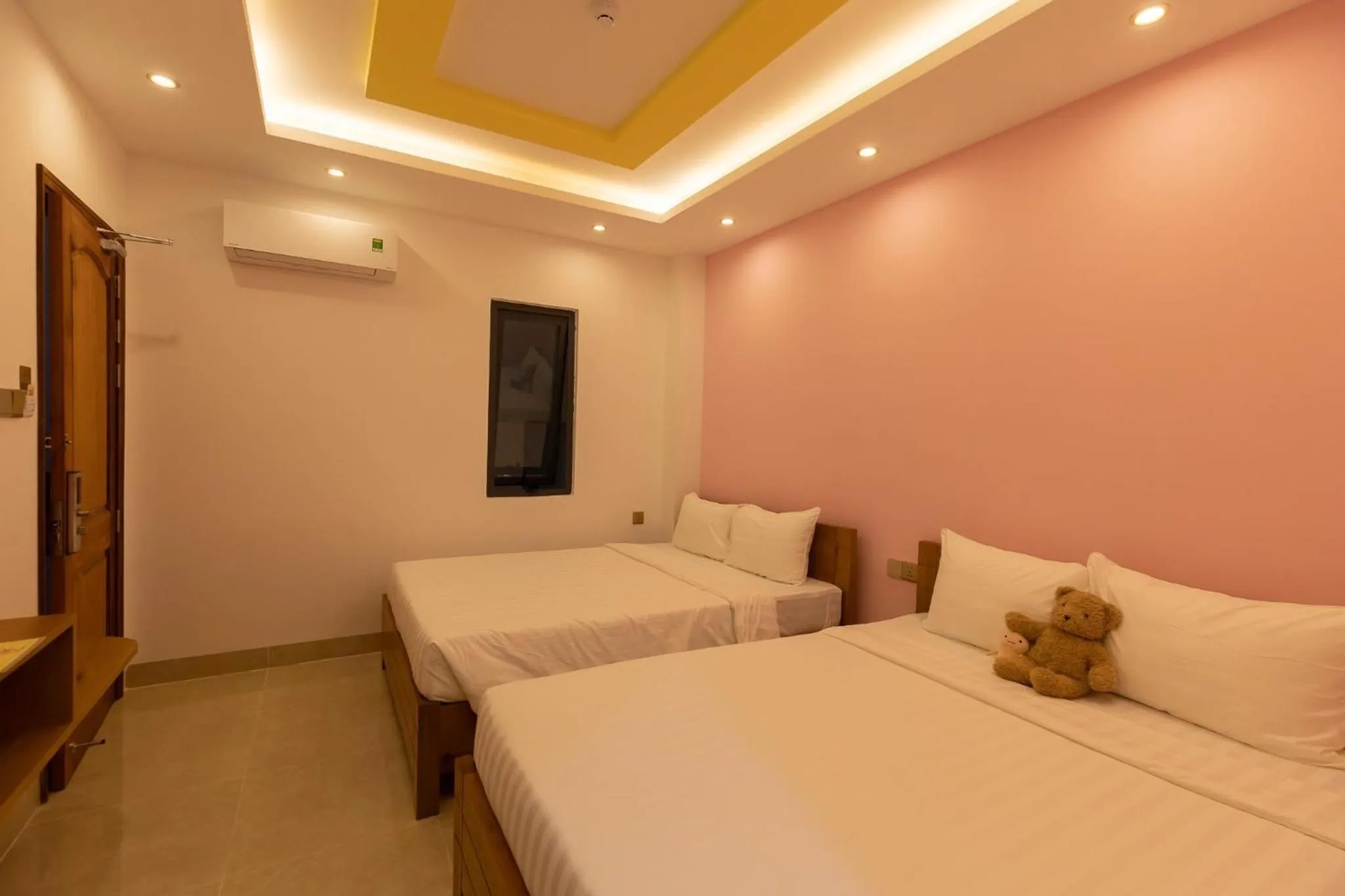 Bed in 26 Topaz Hotel