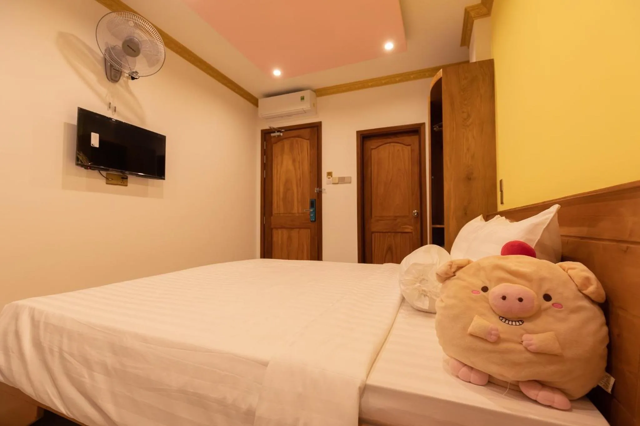 Bed in 26 Topaz Hotel