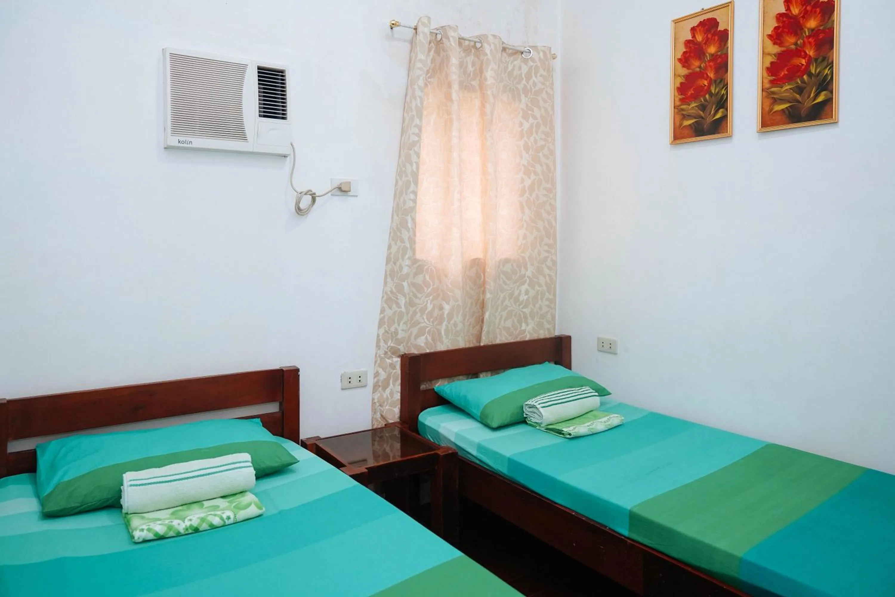 Bedroom, Bed in C Star Travellers Inn