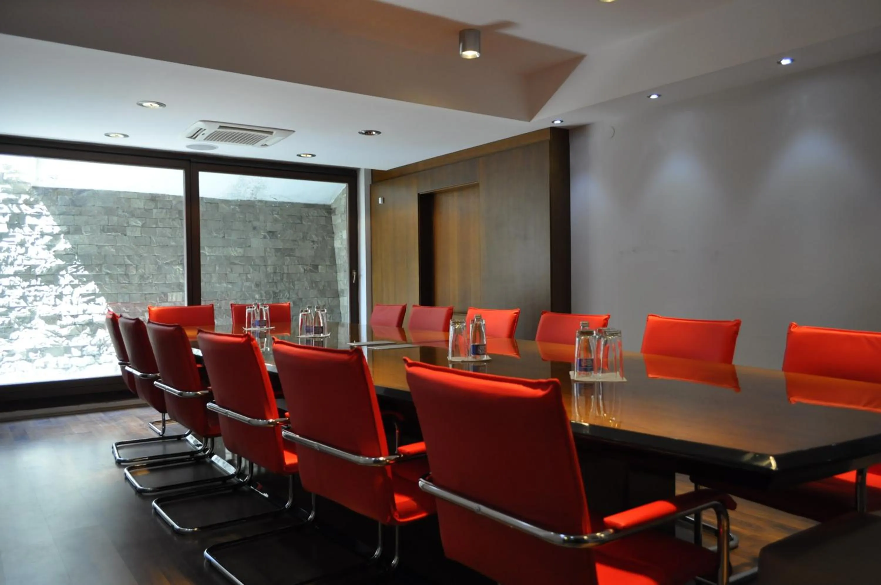 Business facilities in Hotel Dolce International
