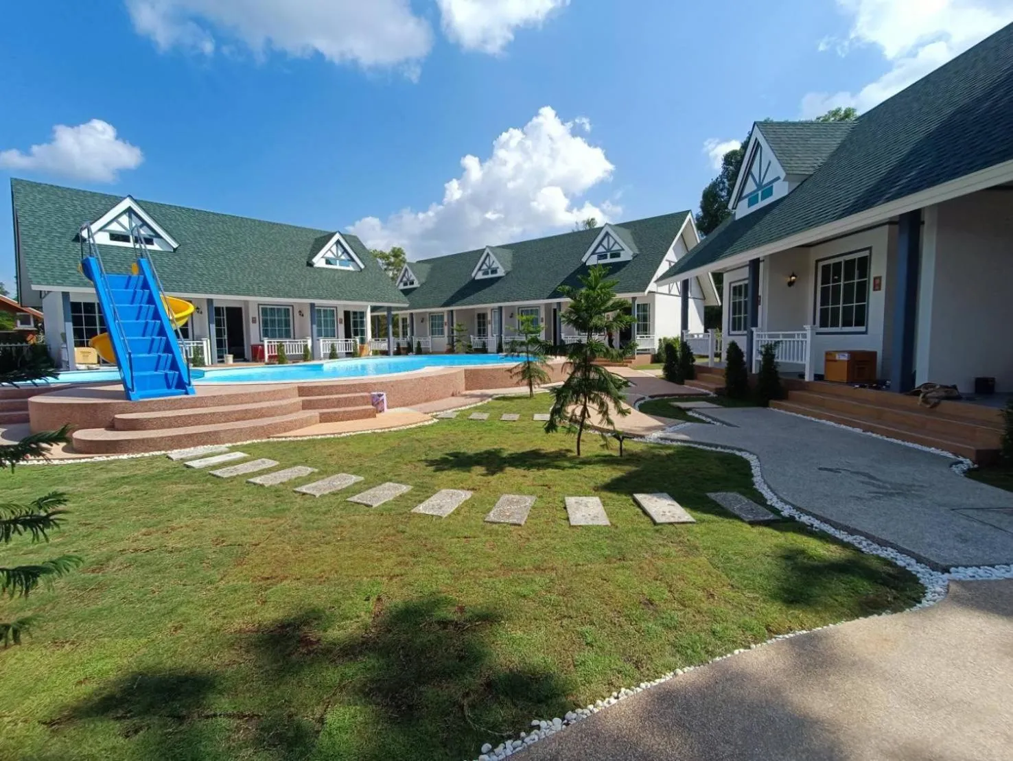 Property building in English Resotel : อิงลิช รีโซเทล