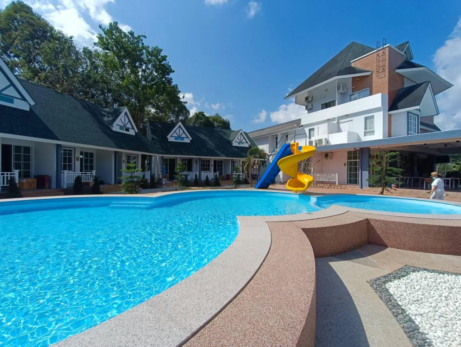 Swimming pool in English Resotel : อิงลิช รีโซเทล