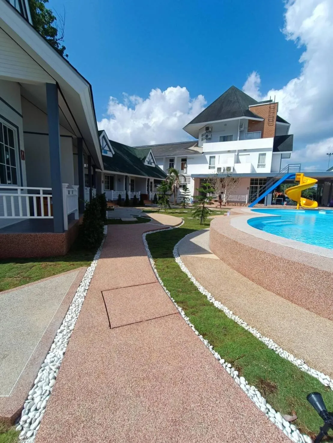 Property building in English Resotel : อิงลิช รีโซเทล