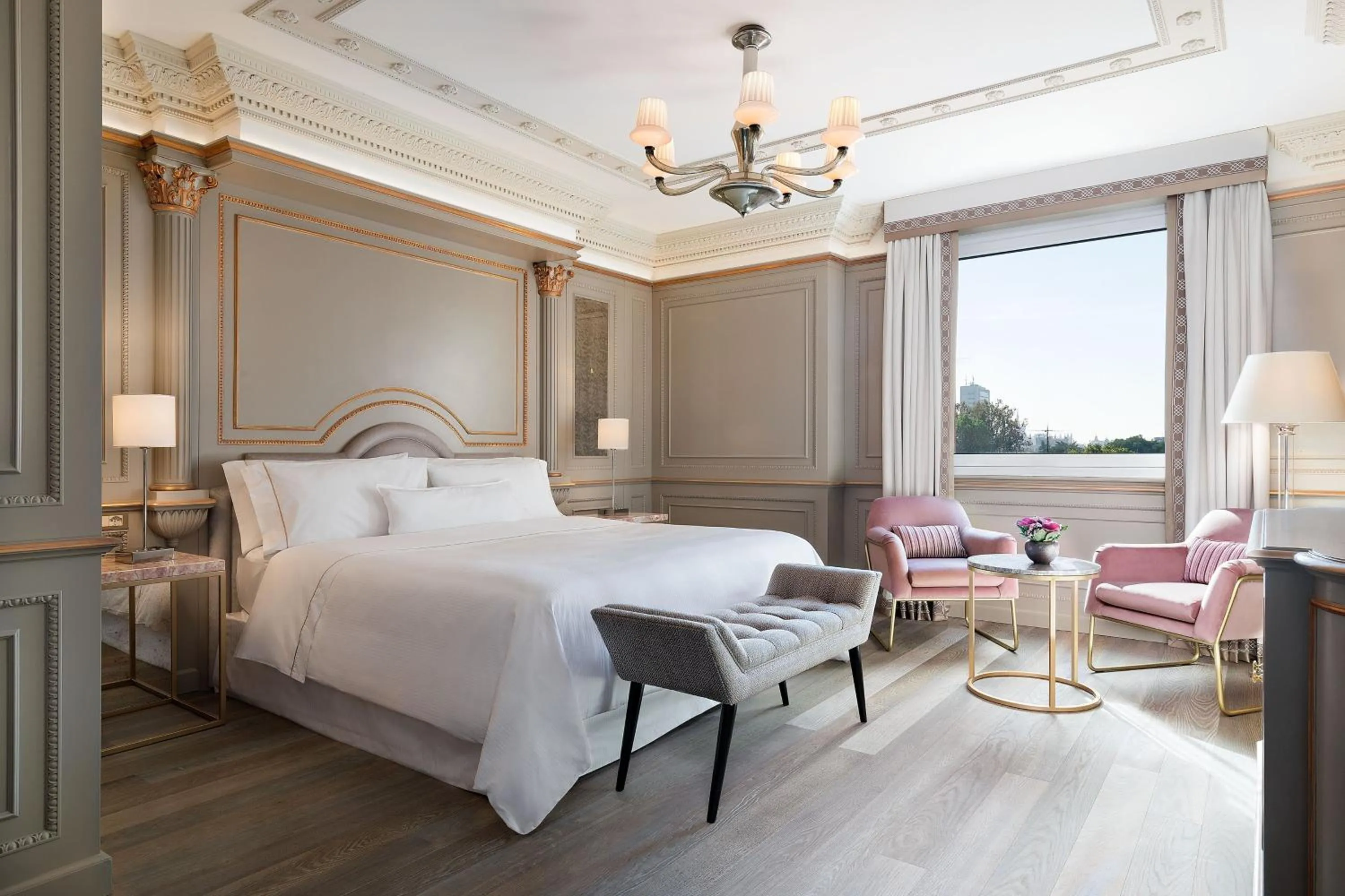 Photo of the whole room, Bed in The Westin Palace, Milan