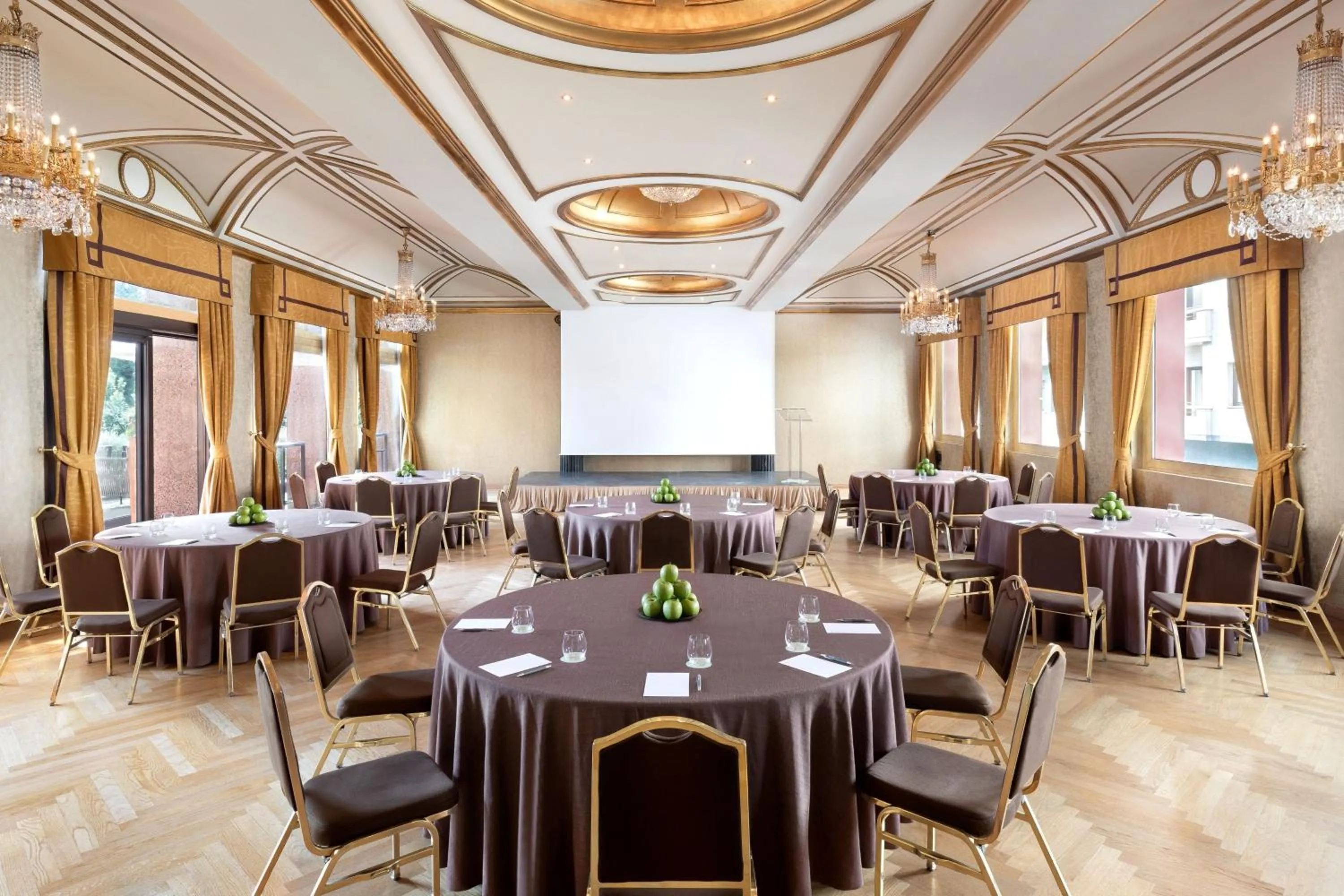 Lounge or bar in The Westin Palace, Milan