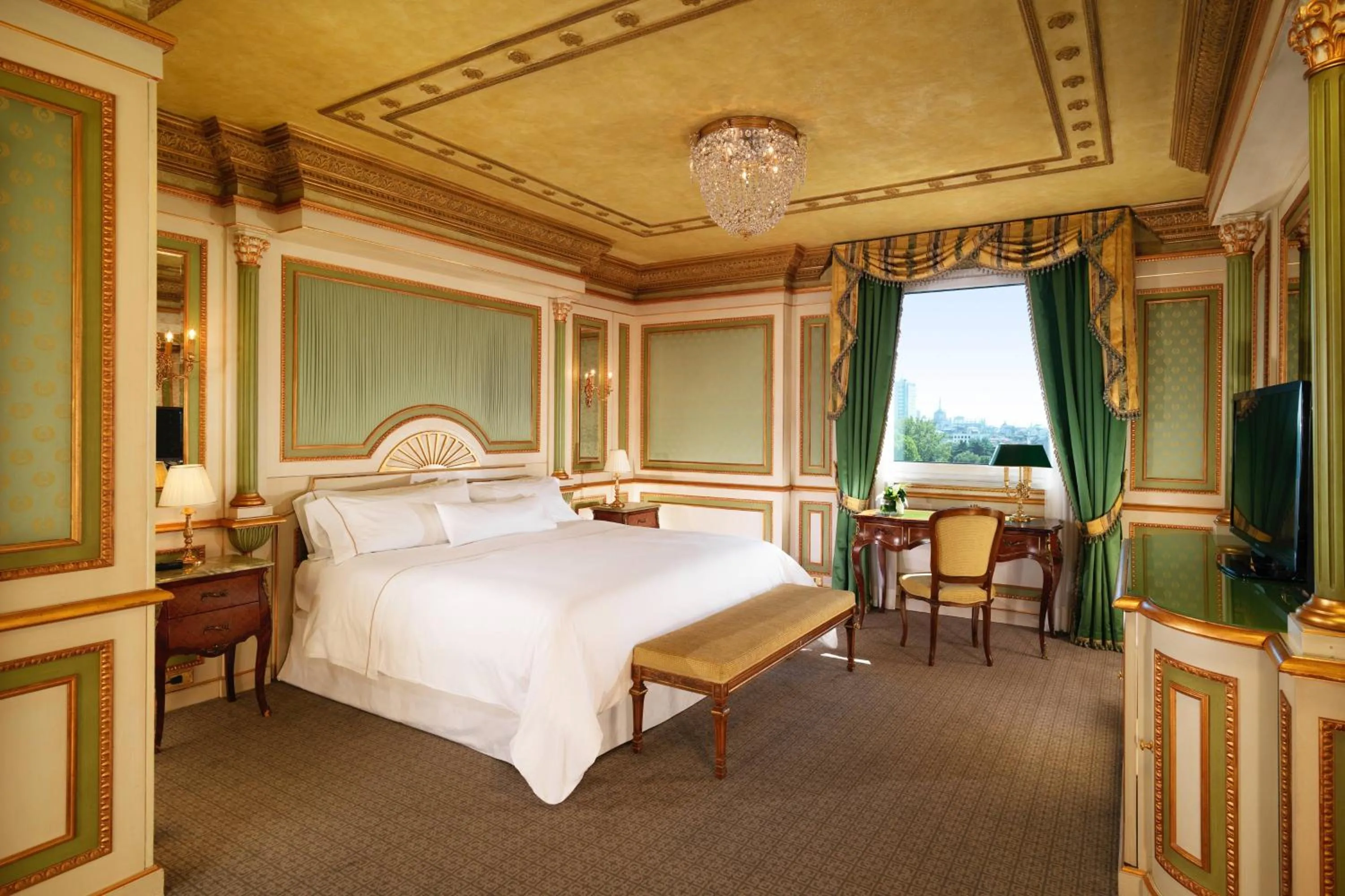 Photo of the whole room, Bed in The Westin Palace, Milan