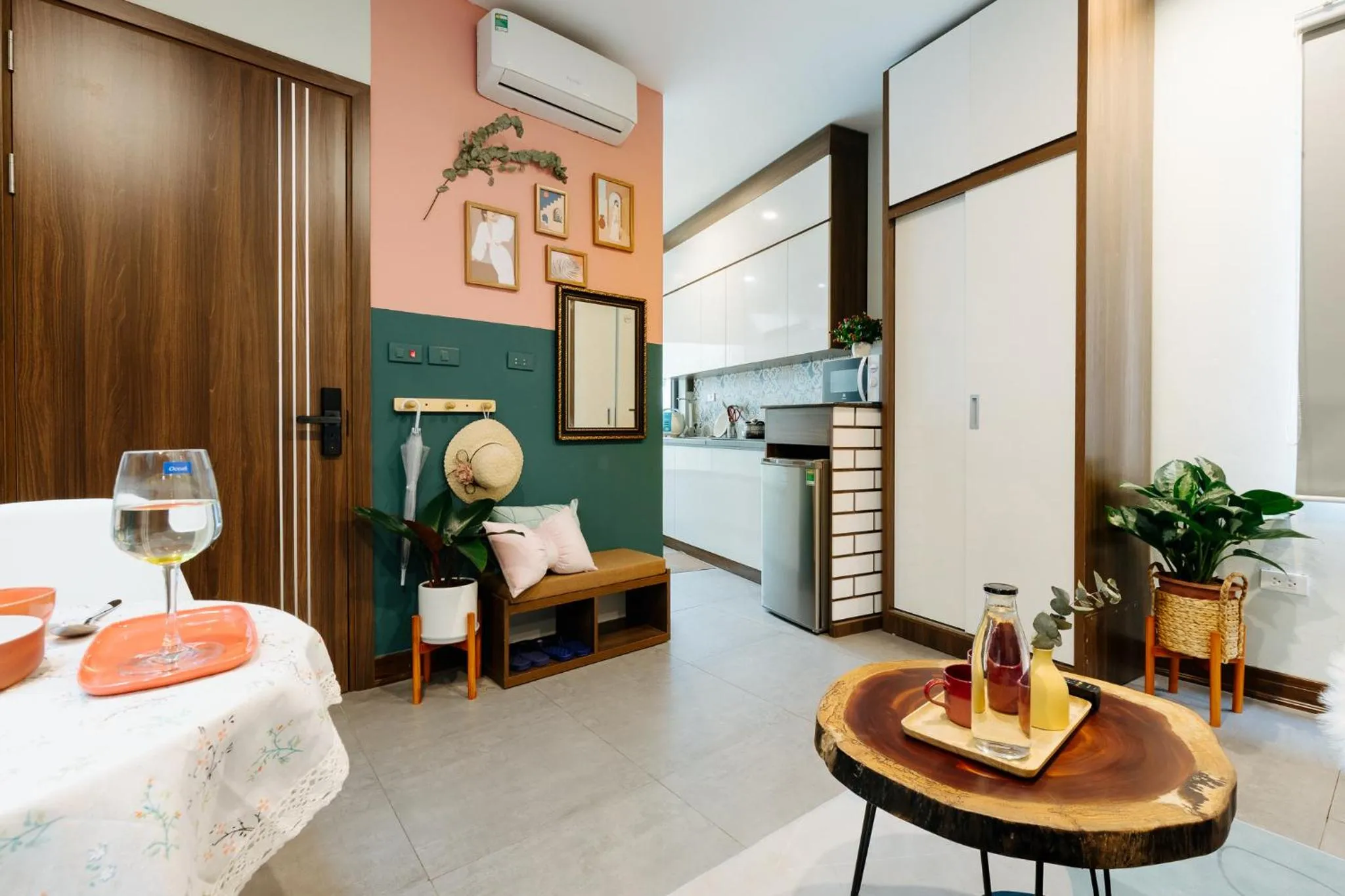 Photo of the whole room in Sabi Home Tay Ho Hanoi