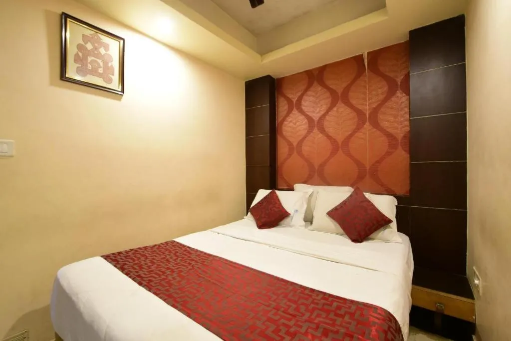 Bed in Shastri Paradise opst to KSRTC Bus Stand