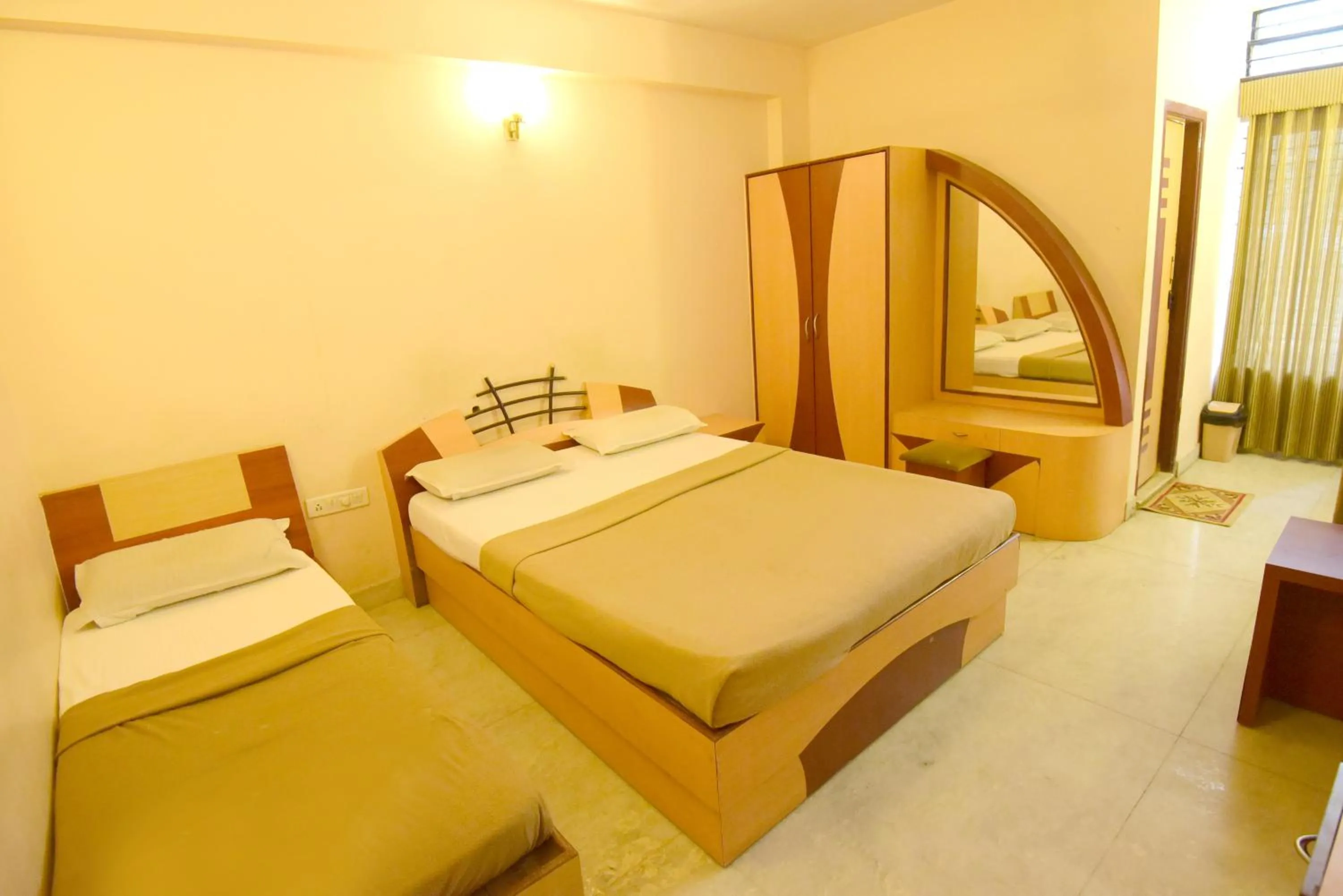 Bed in Shastri Paradise opst to KSRTC Bus Stand