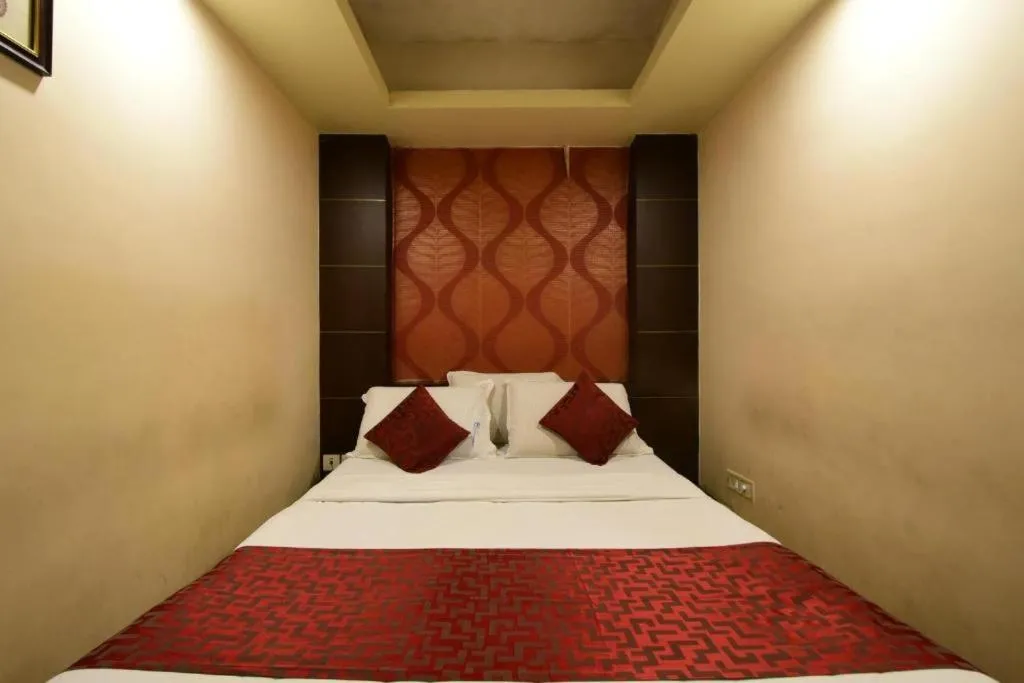 Bed in Shastri Paradise opst to KSRTC Bus Stand