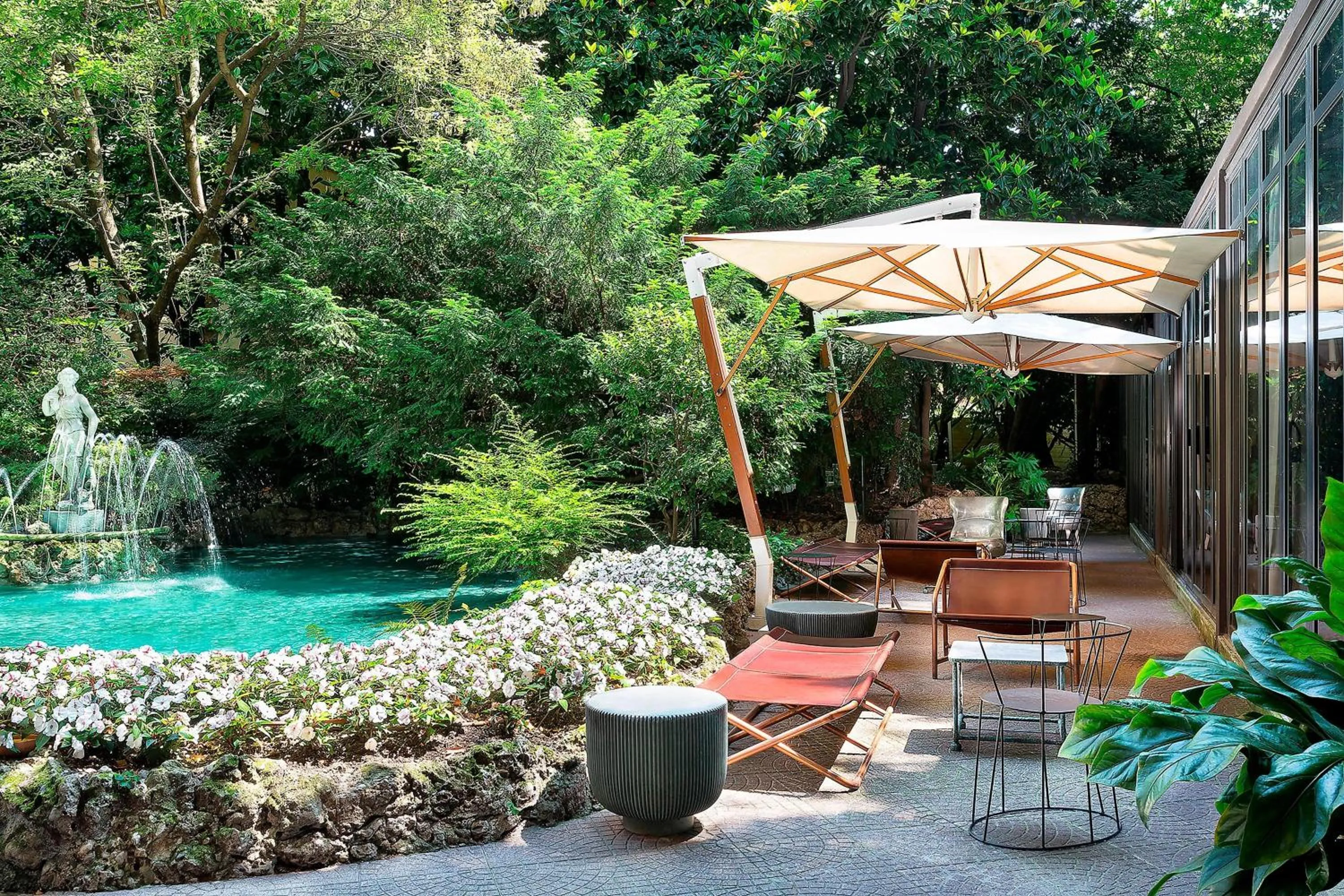 Restaurant/places to eat in Sheraton Diana Majestic