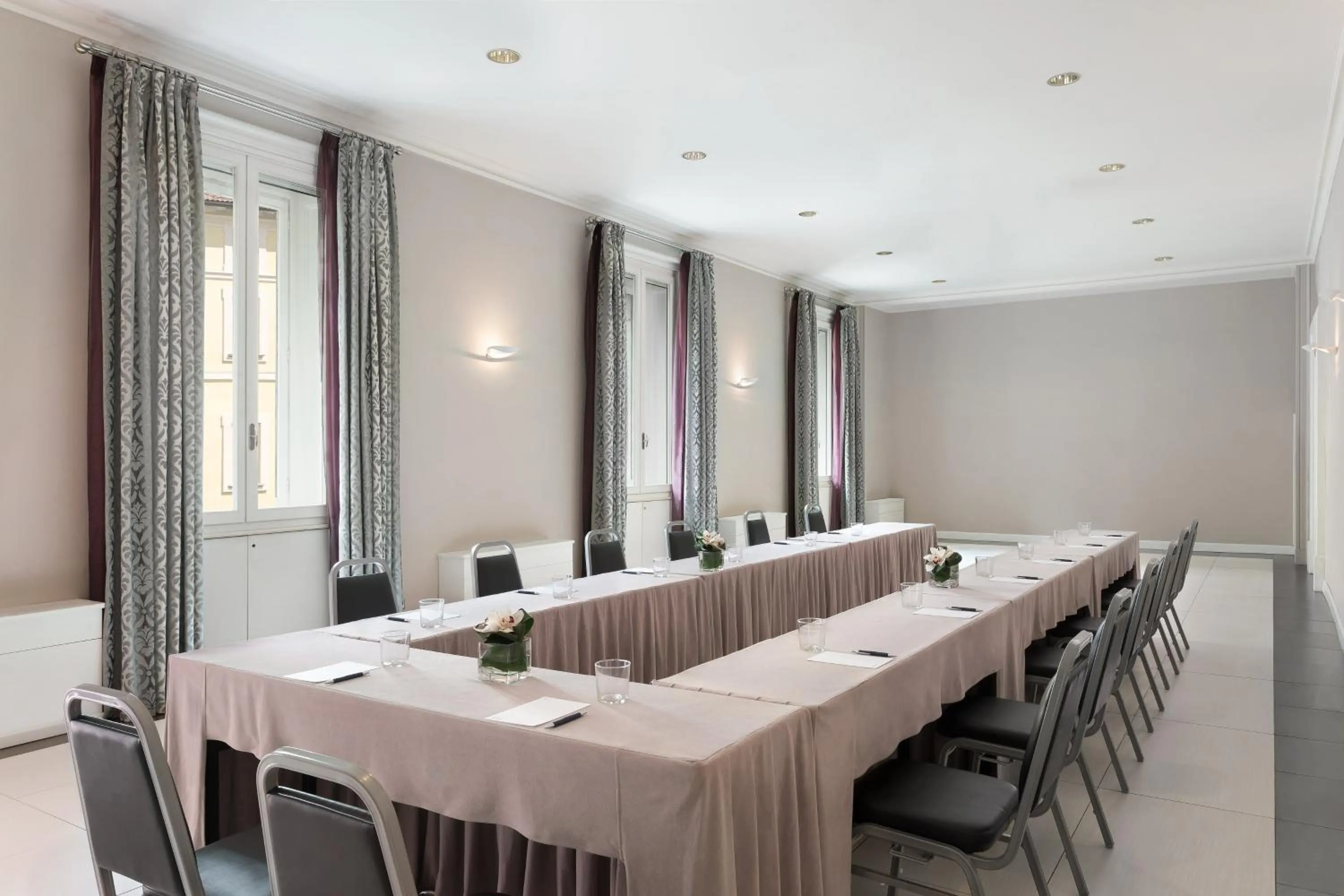 Meeting/conference room in Sheraton Diana Majestic