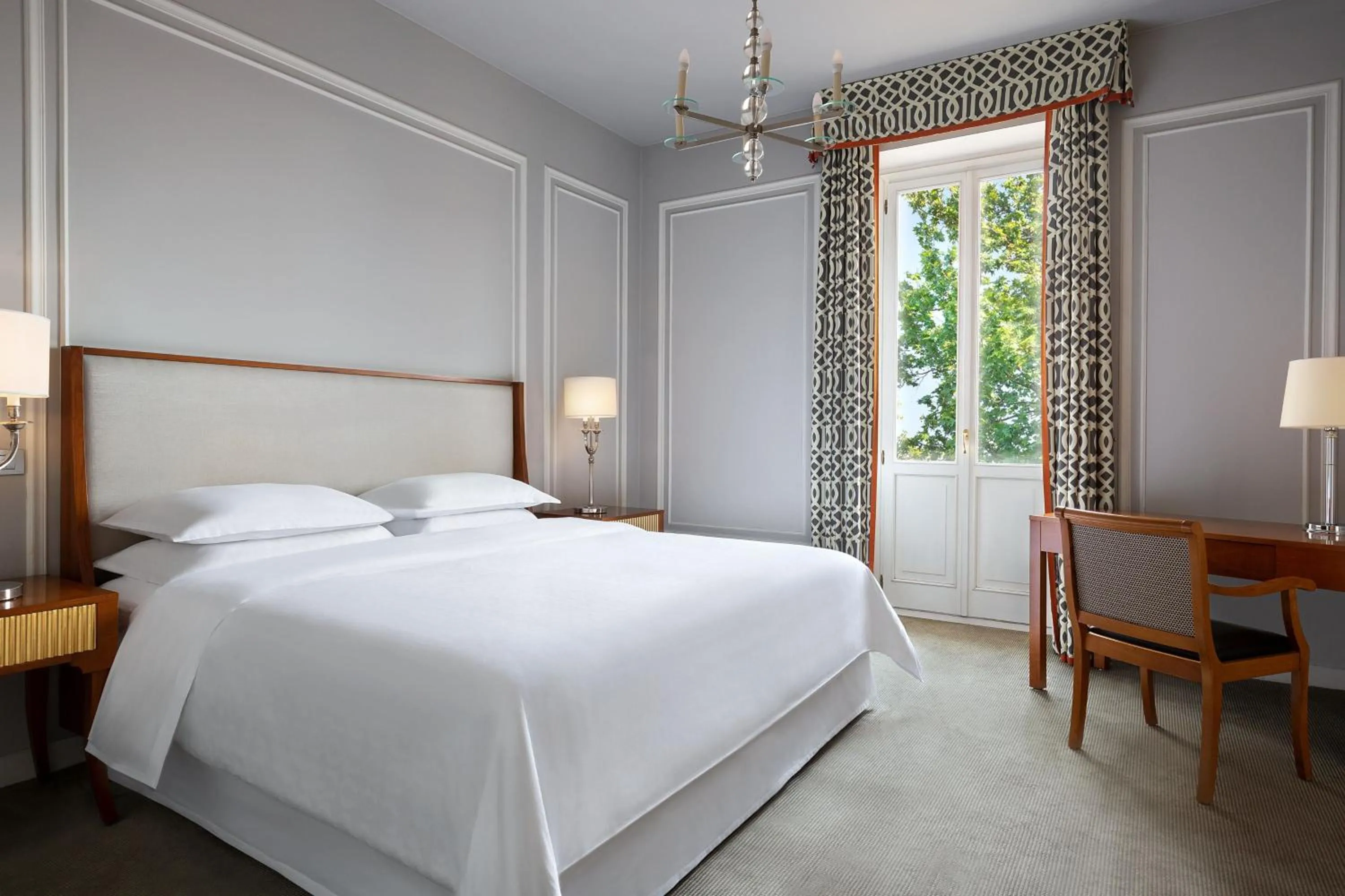 Photo of the whole room in Sheraton Diana Majestic