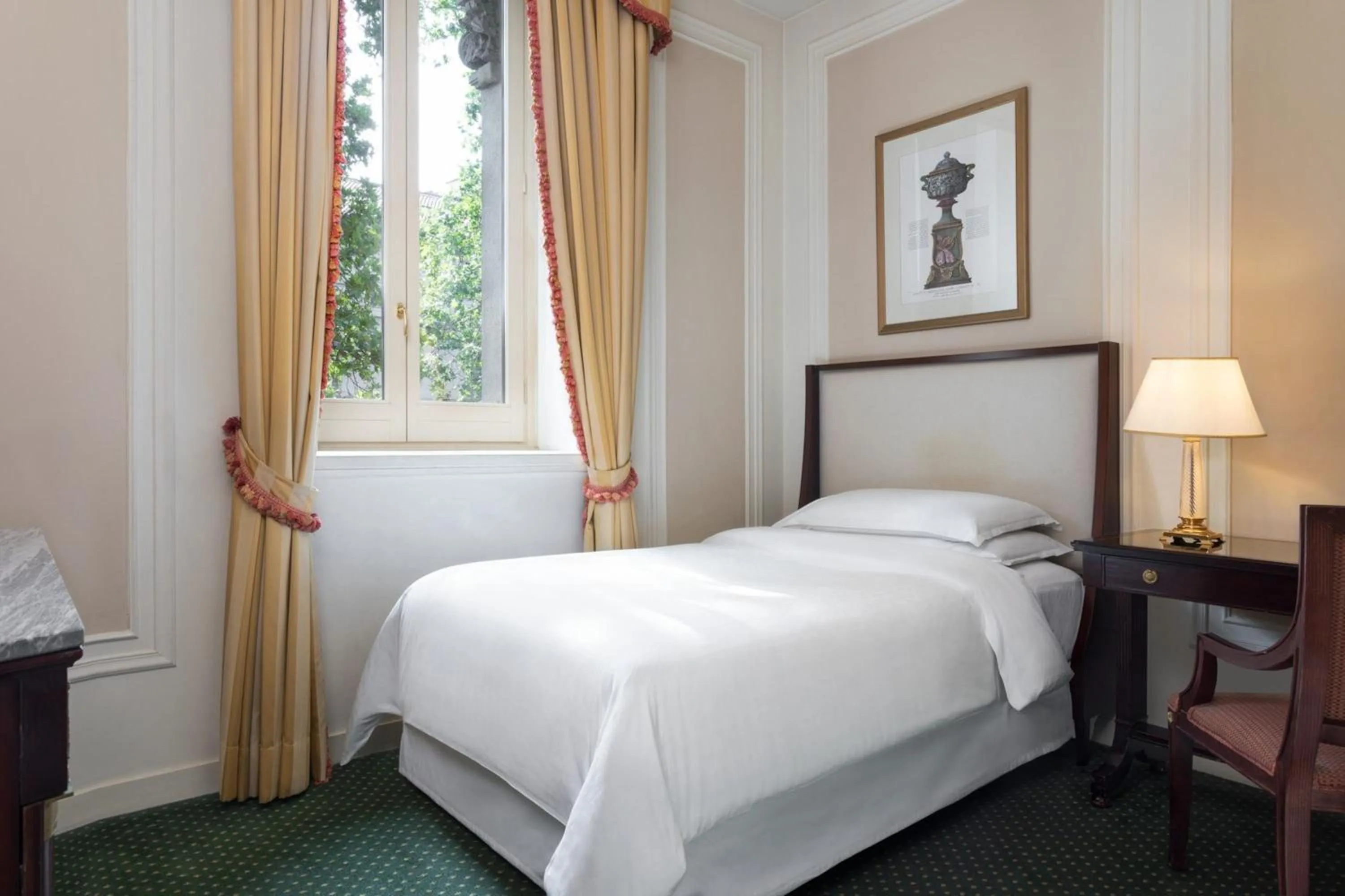 Bedroom in Sheraton Diana Majestic