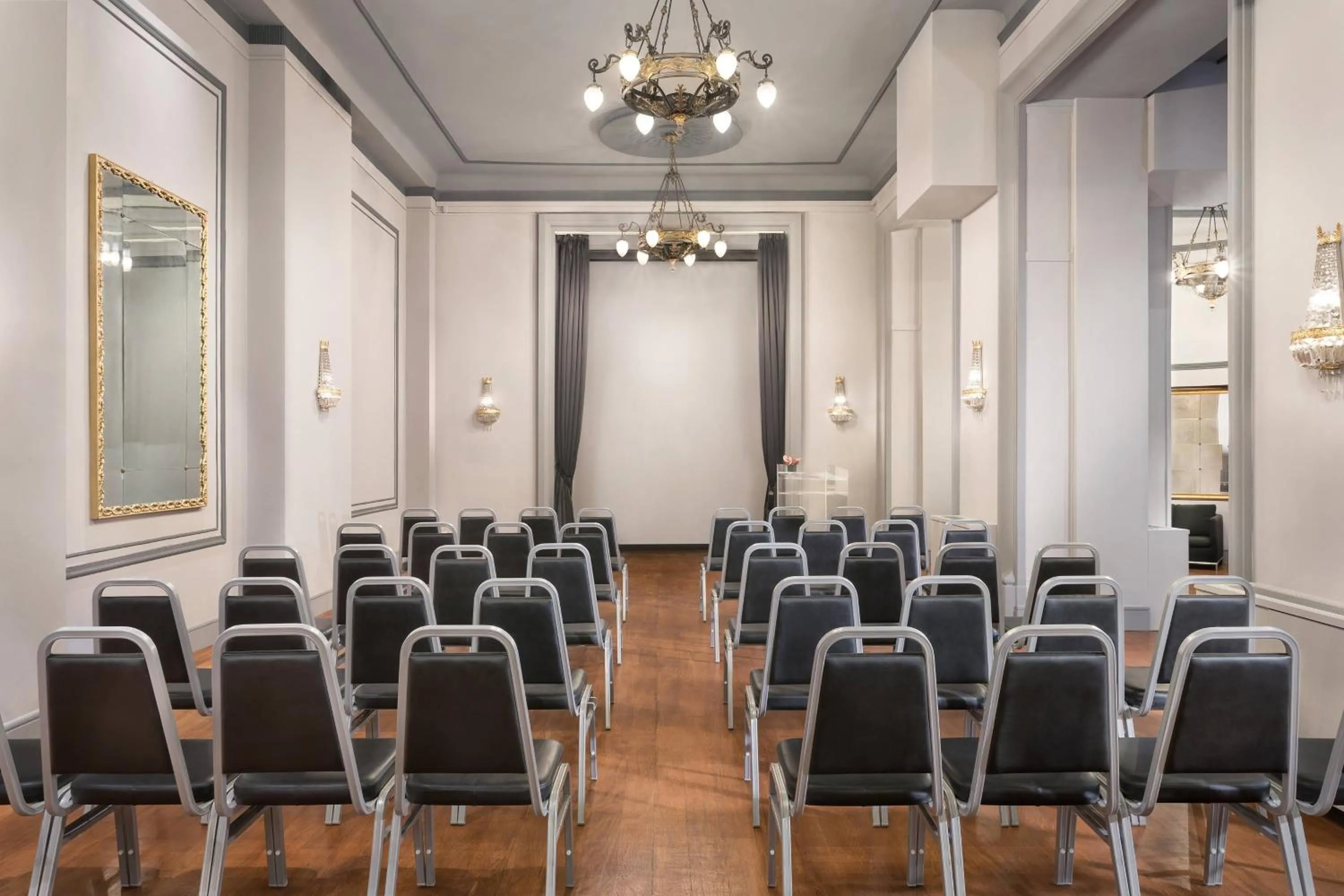 Entertainment in Sheraton Diana Majestic