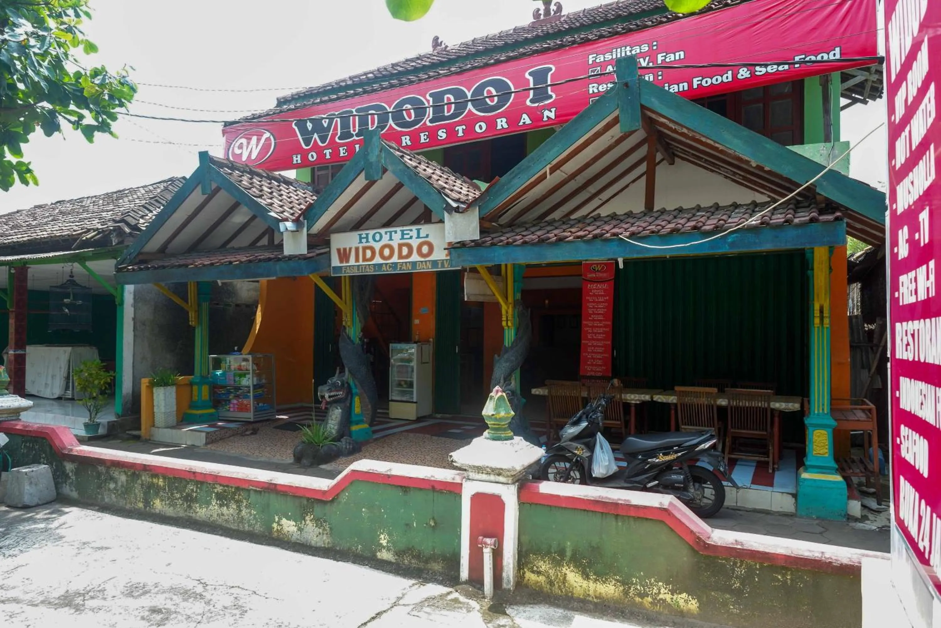 Property building in Hotel Widodo 1 Parangtritis RedPartner
