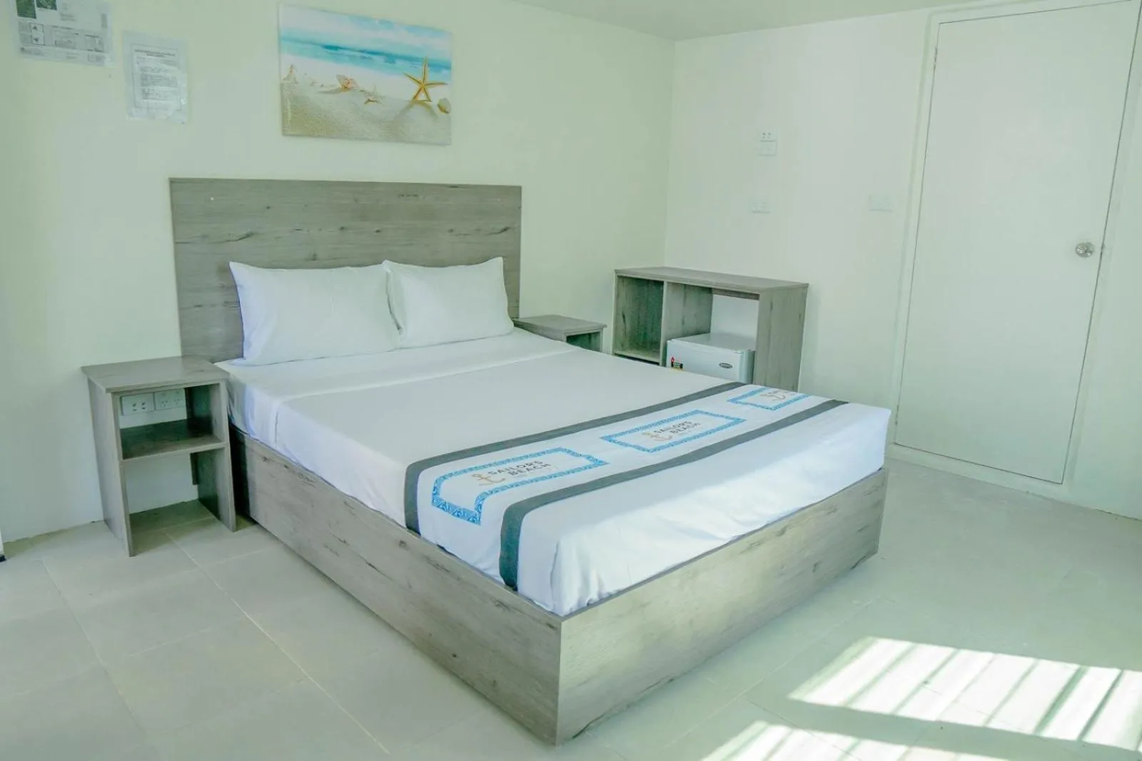 Restaurant/places to eat, Bed in Sailors Beach Fiji