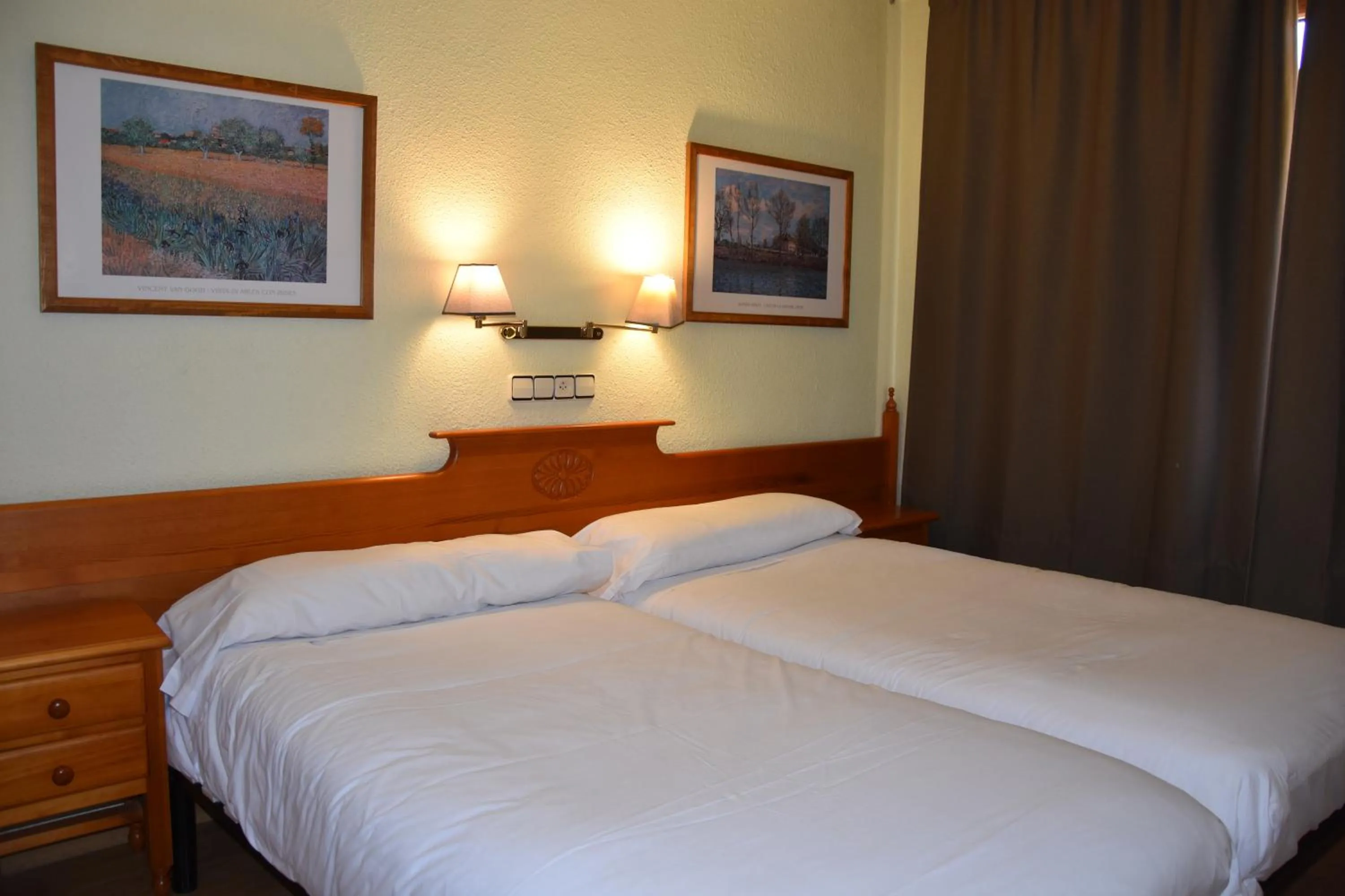 Bed in Apartamentos SNÖ Edelweiss