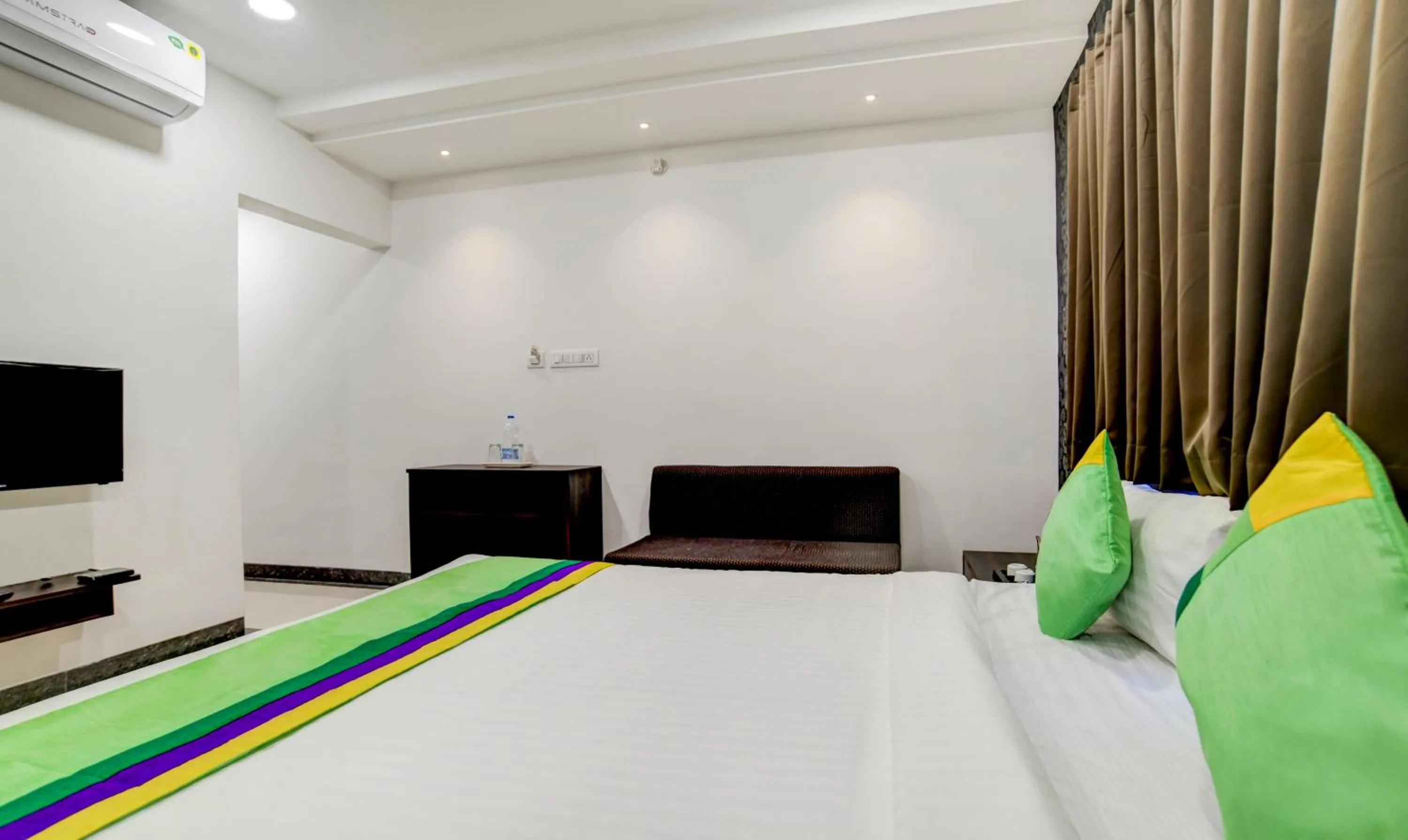 Bedroom, Bed in Treebo Grand Euro Pipliyahana Square