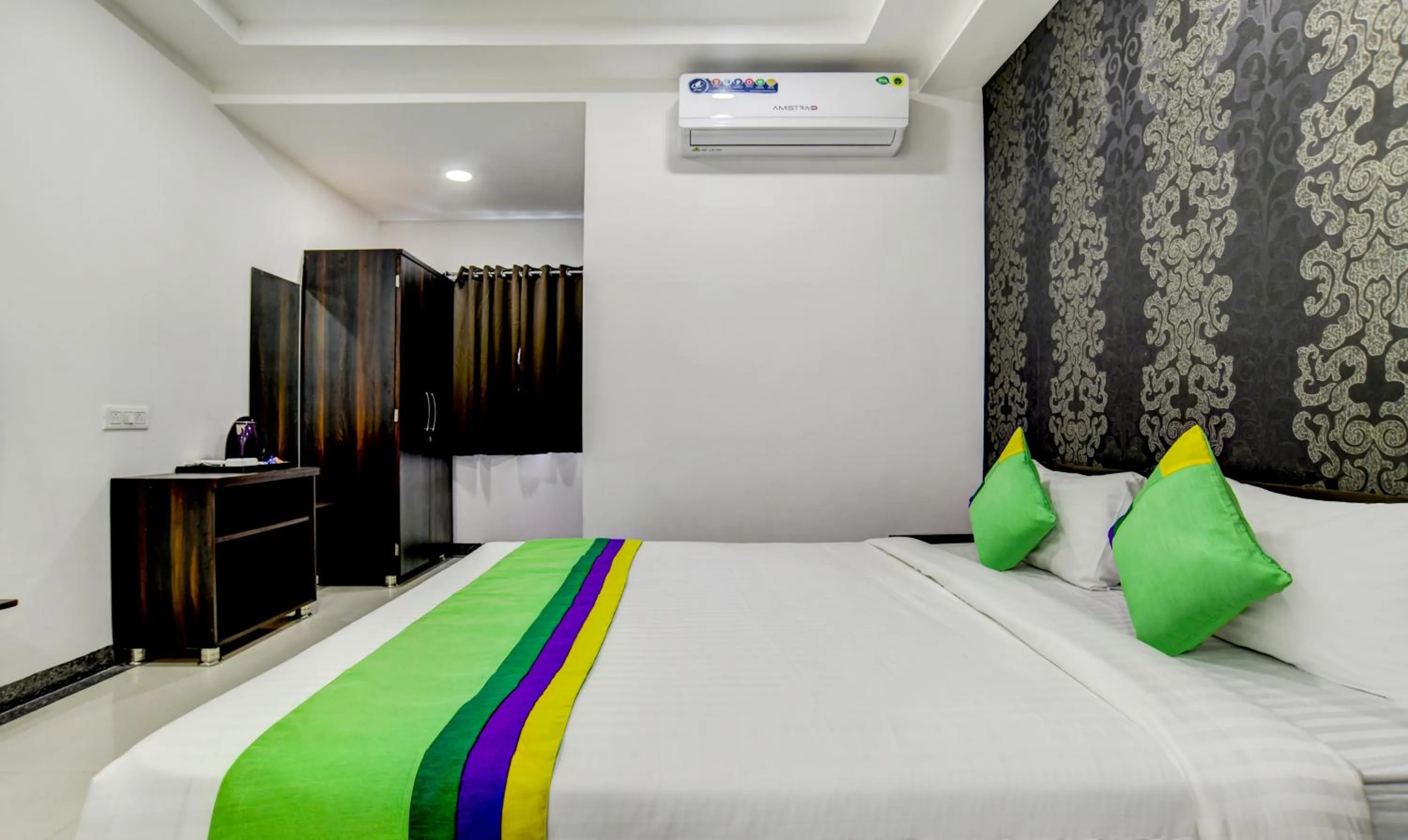 Bedroom, Bed in Treebo Grand Euro Pipliyahana Square