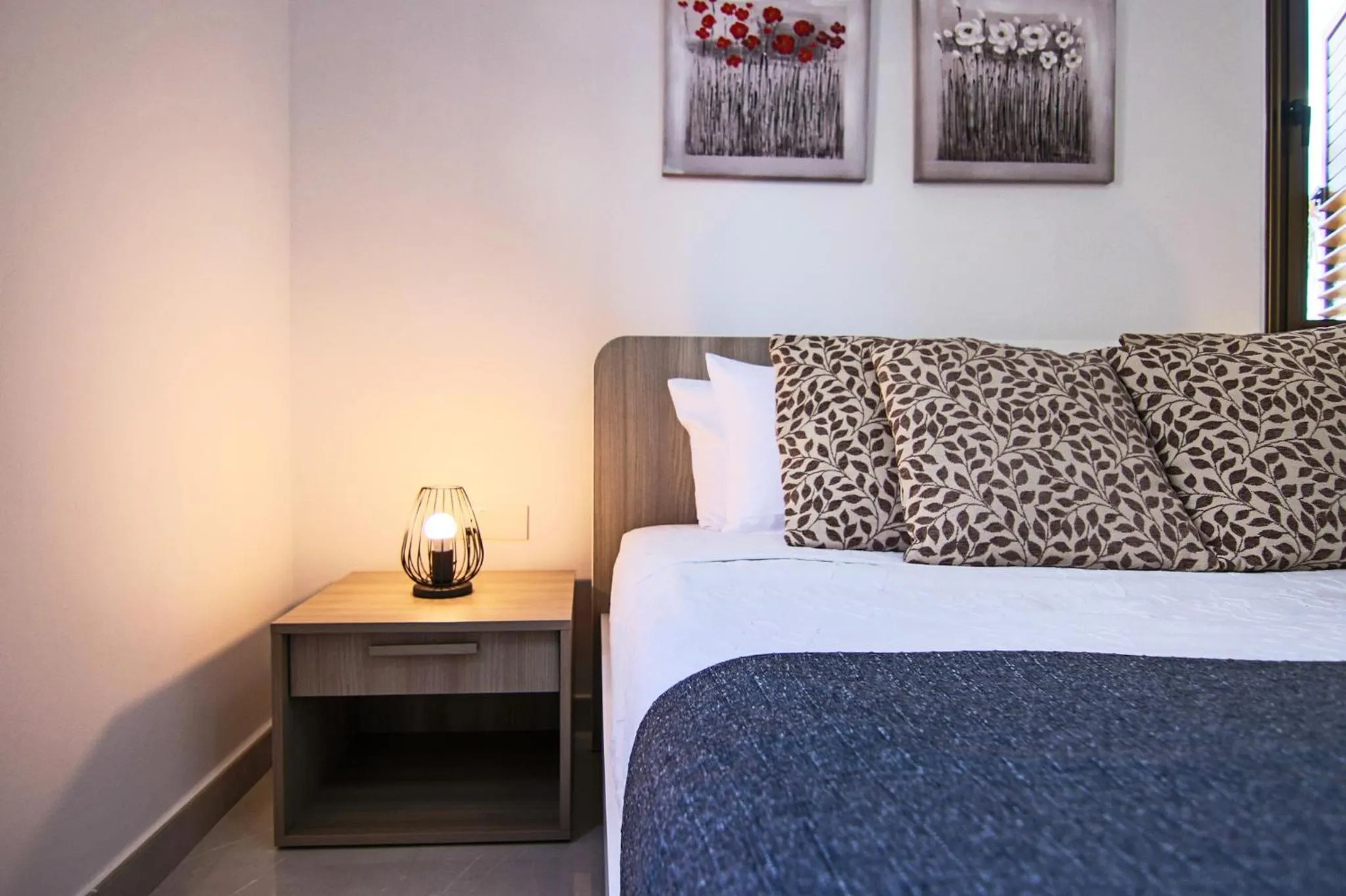 Bed in Phaedrus Living City View Luxury Flat Georgos 203