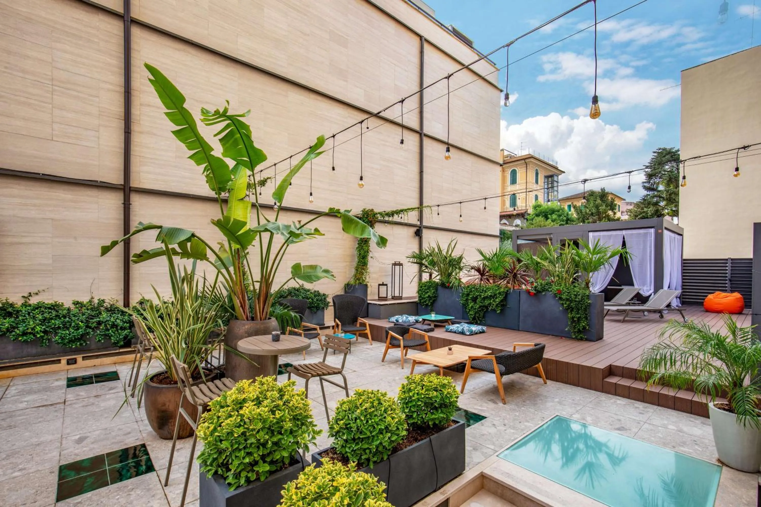 Patio in Best Western Plus Hotel Spring House