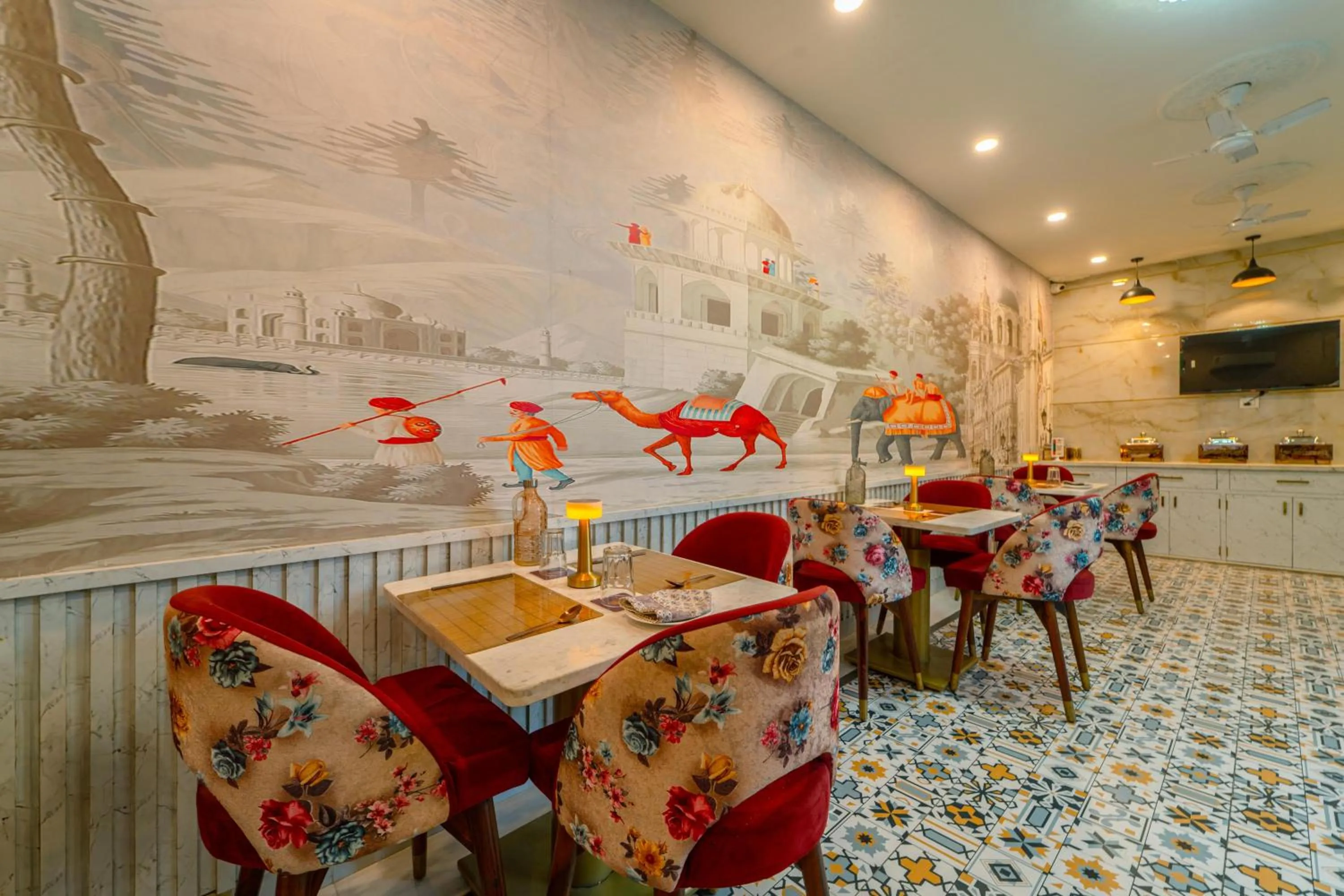 Restaurant/places to eat in Hotel Hinduja Fort