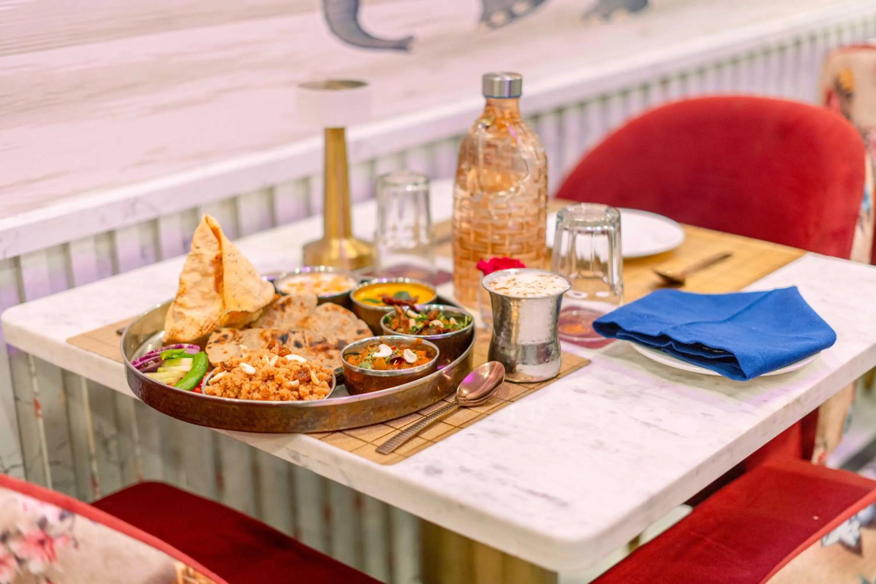 Restaurant/places to eat in Hotel Hinduja Fort