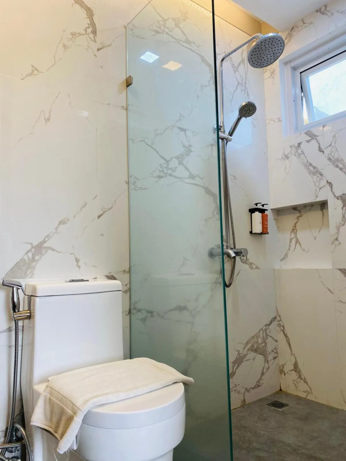 Shower in Luxebridge Hotel