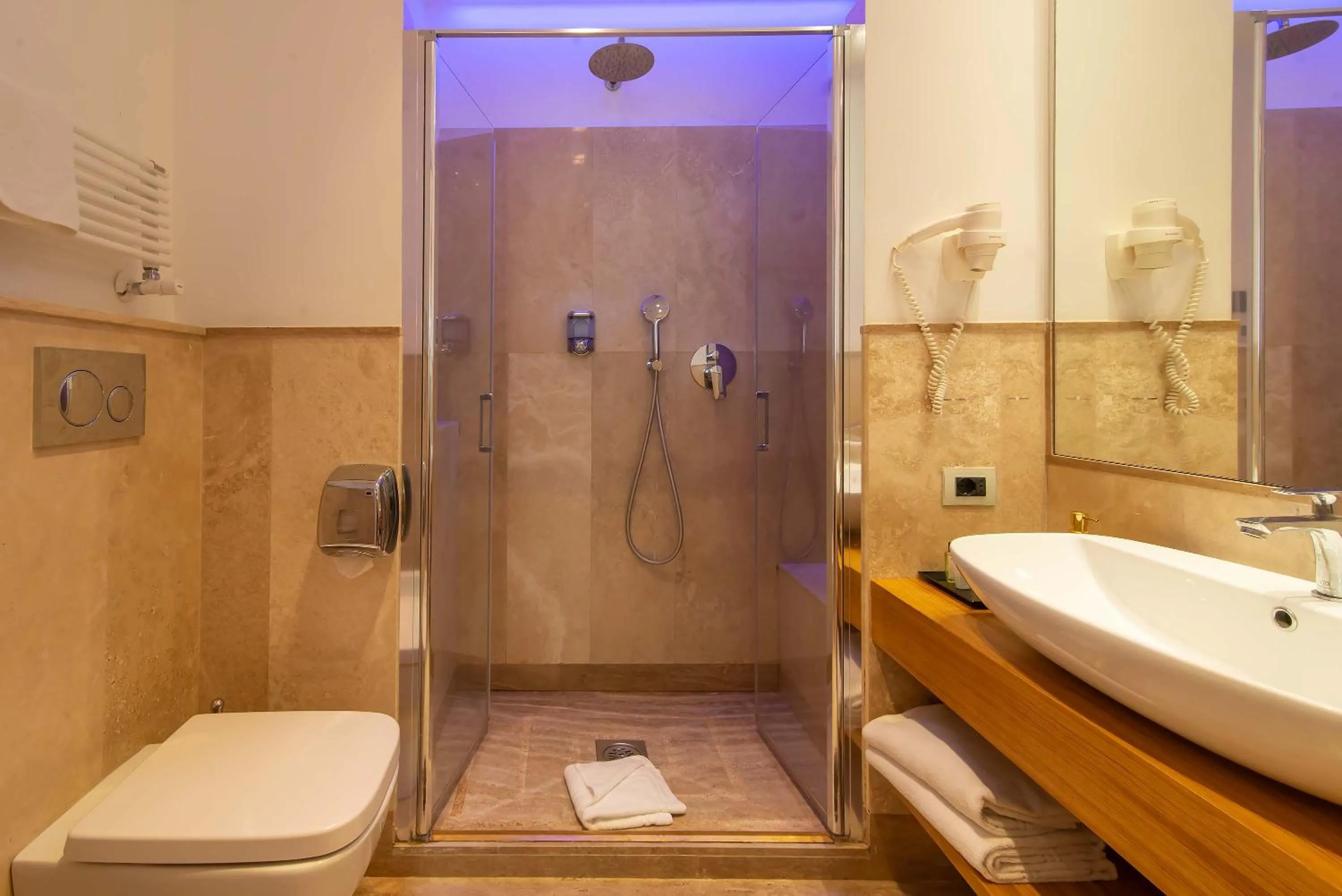 Shower in Hotel Accademia