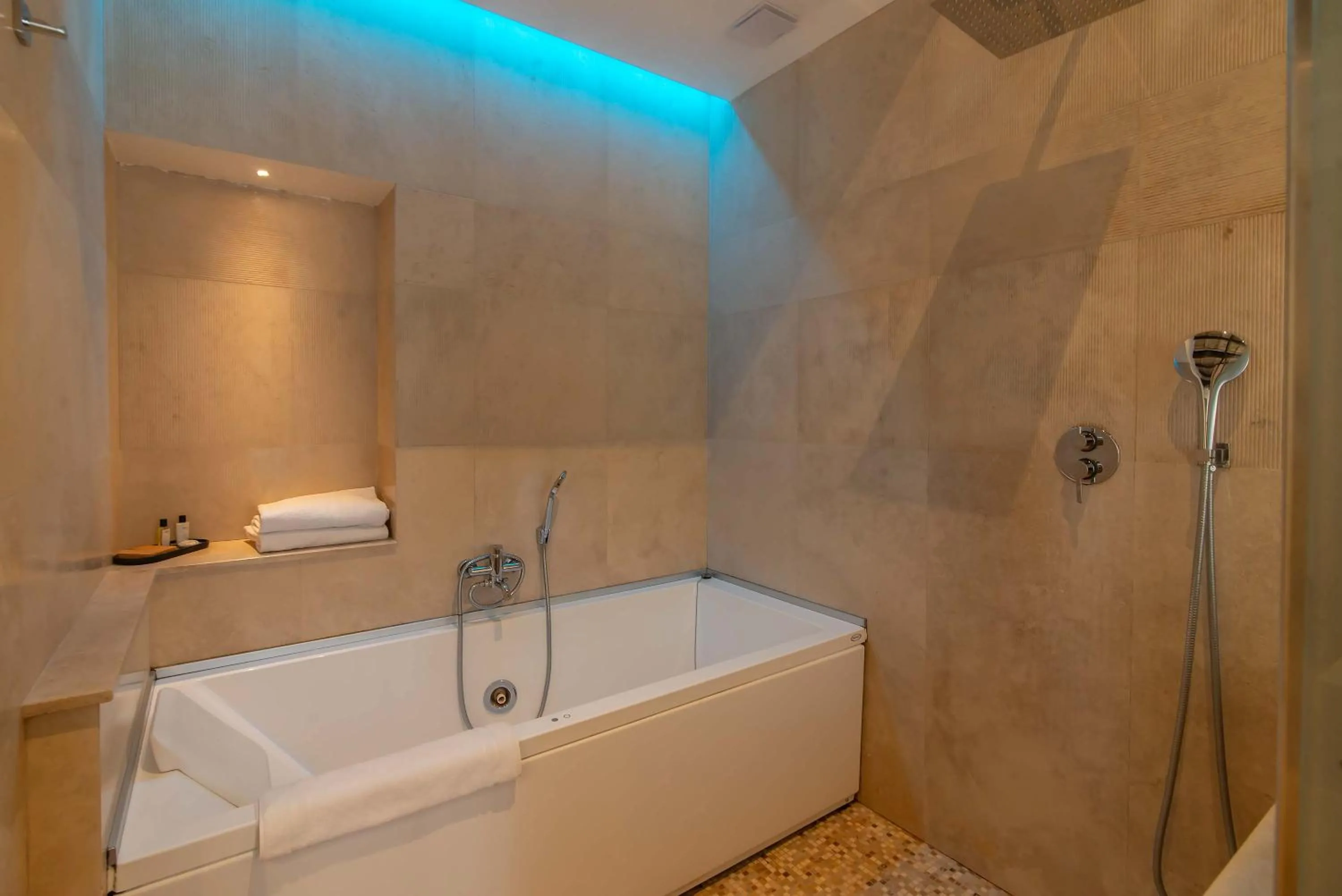 Bath in Hotel Accademia