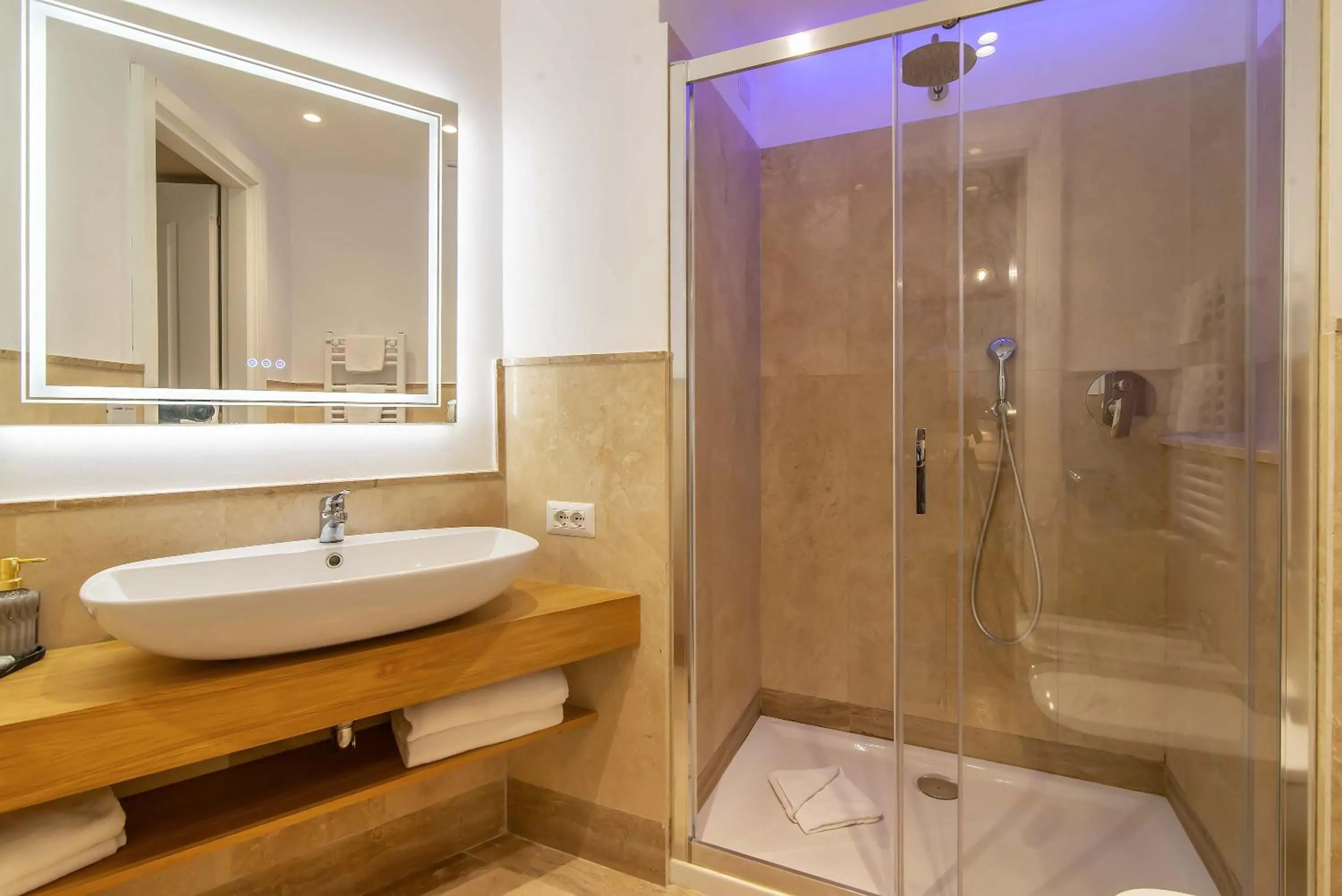 Shower in Hotel Accademia