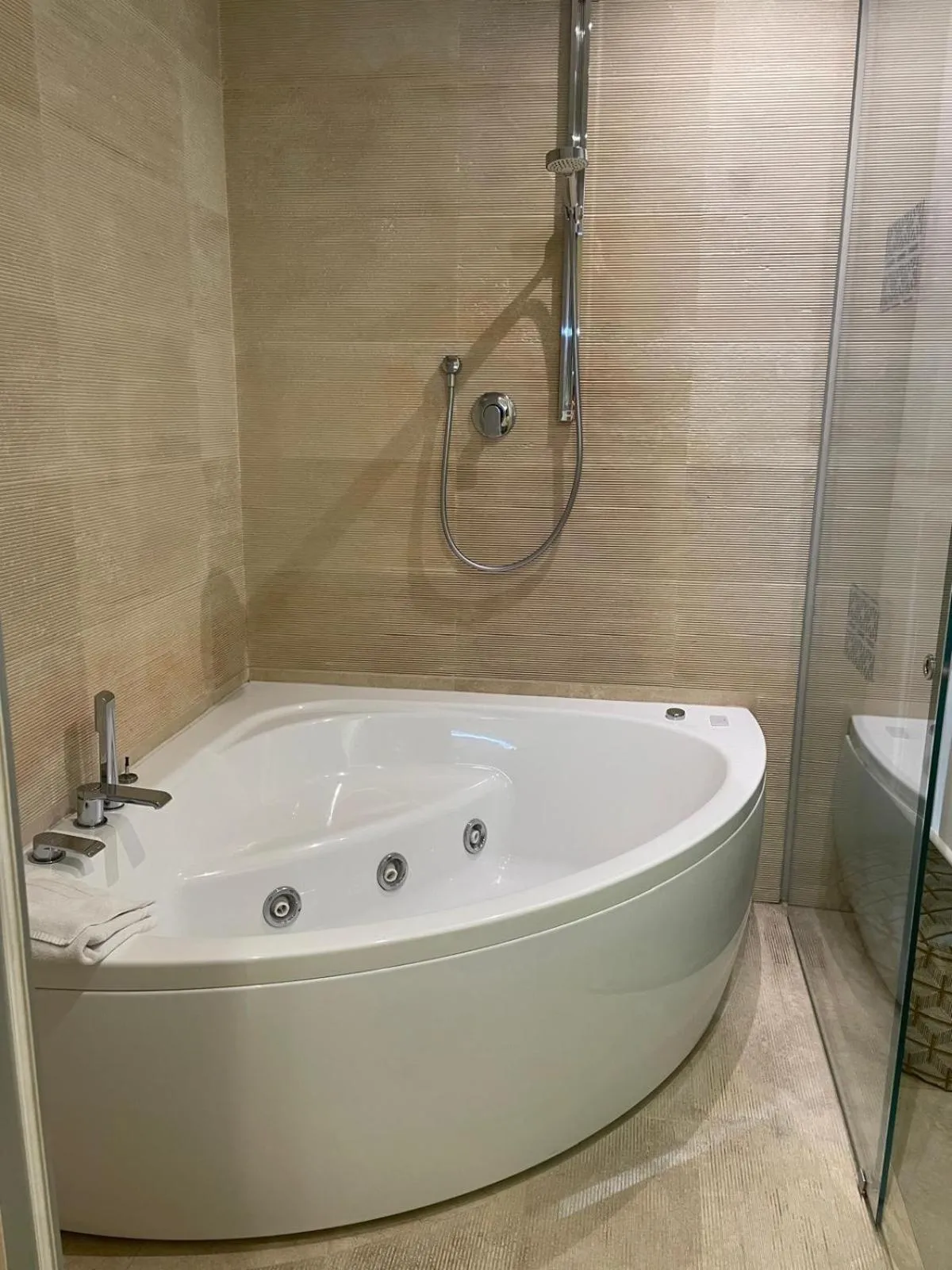 Hot Tub in Hotel Accademia