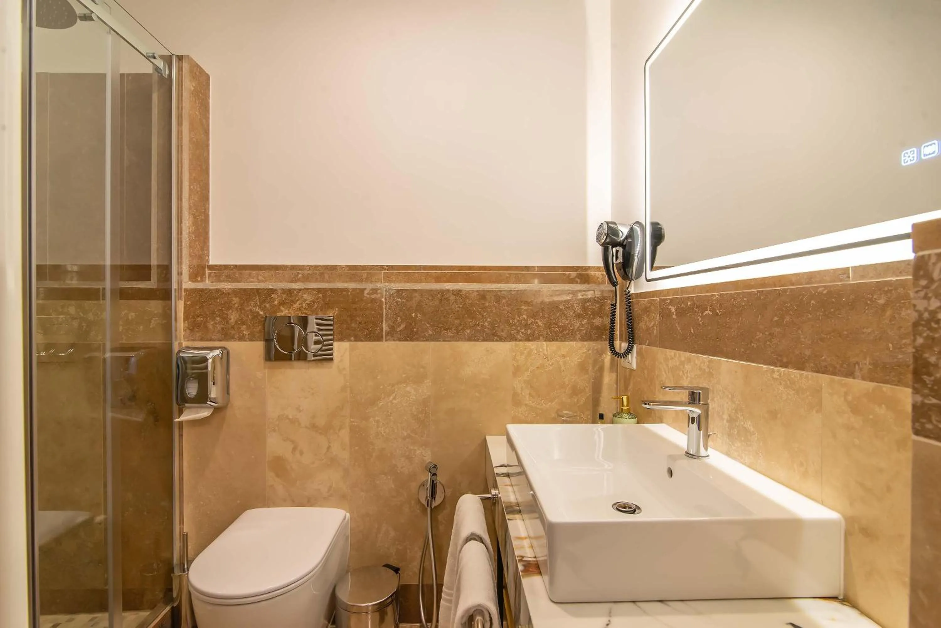 Shower in Hotel Accademia