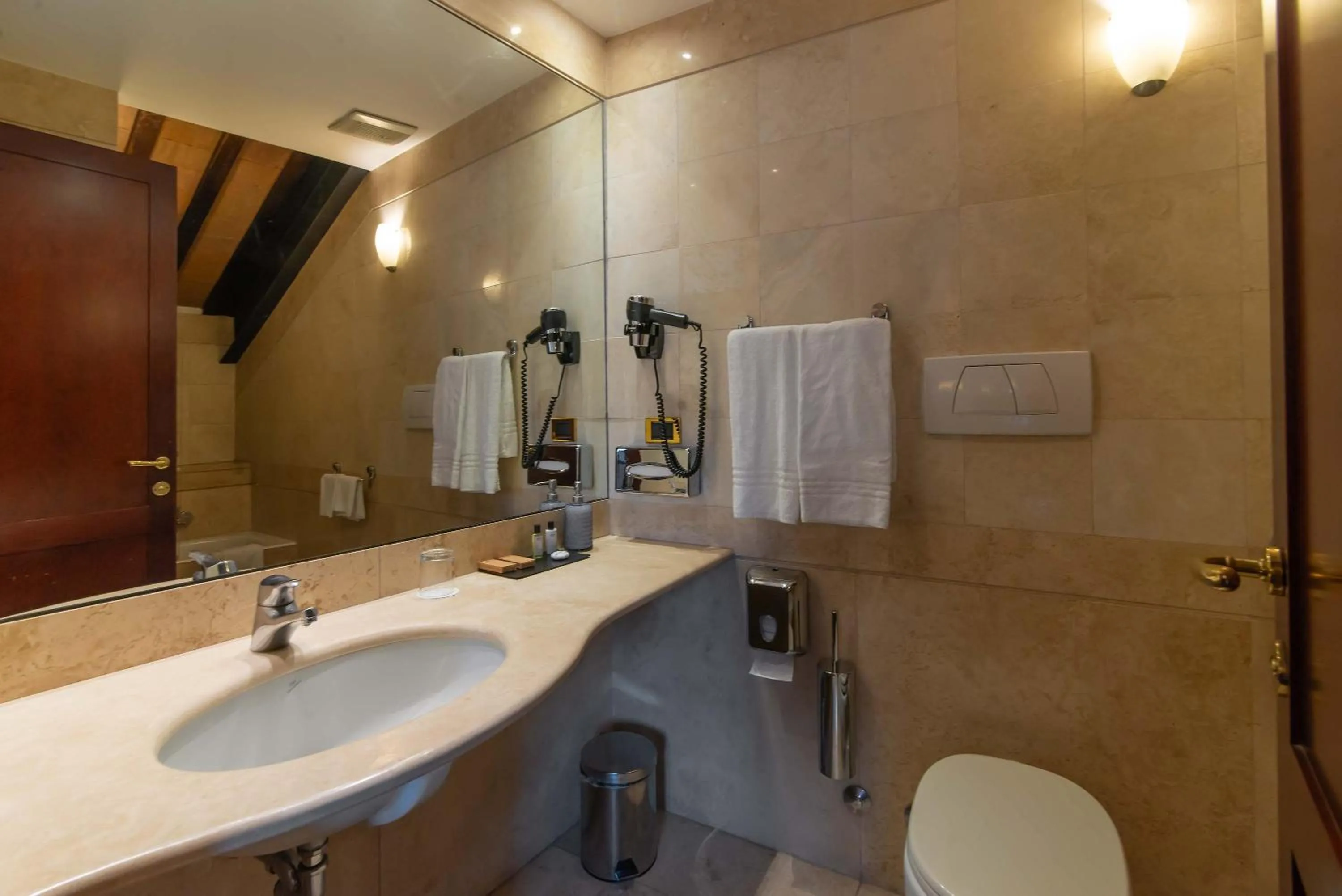 Bathroom in Hotel Accademia