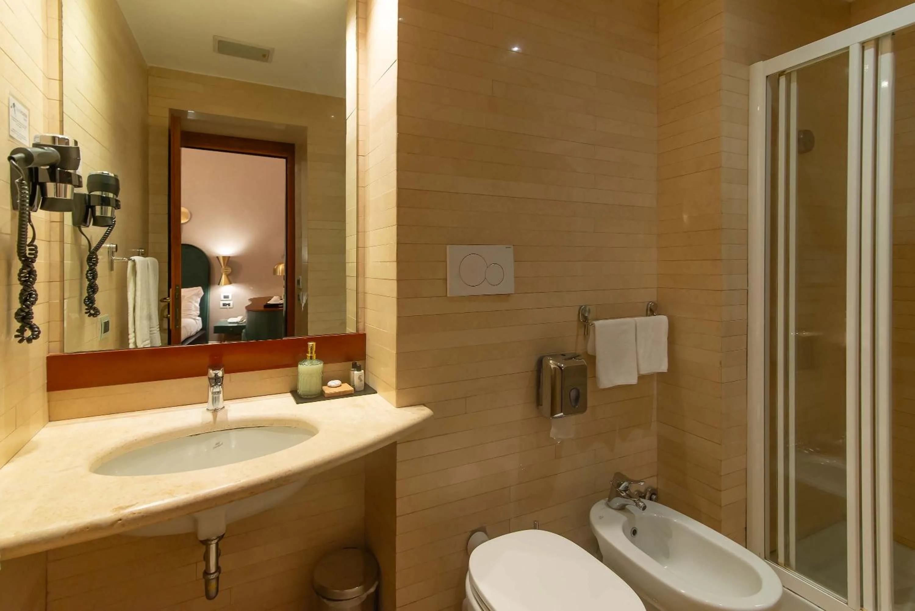 Shower in Hotel Accademia