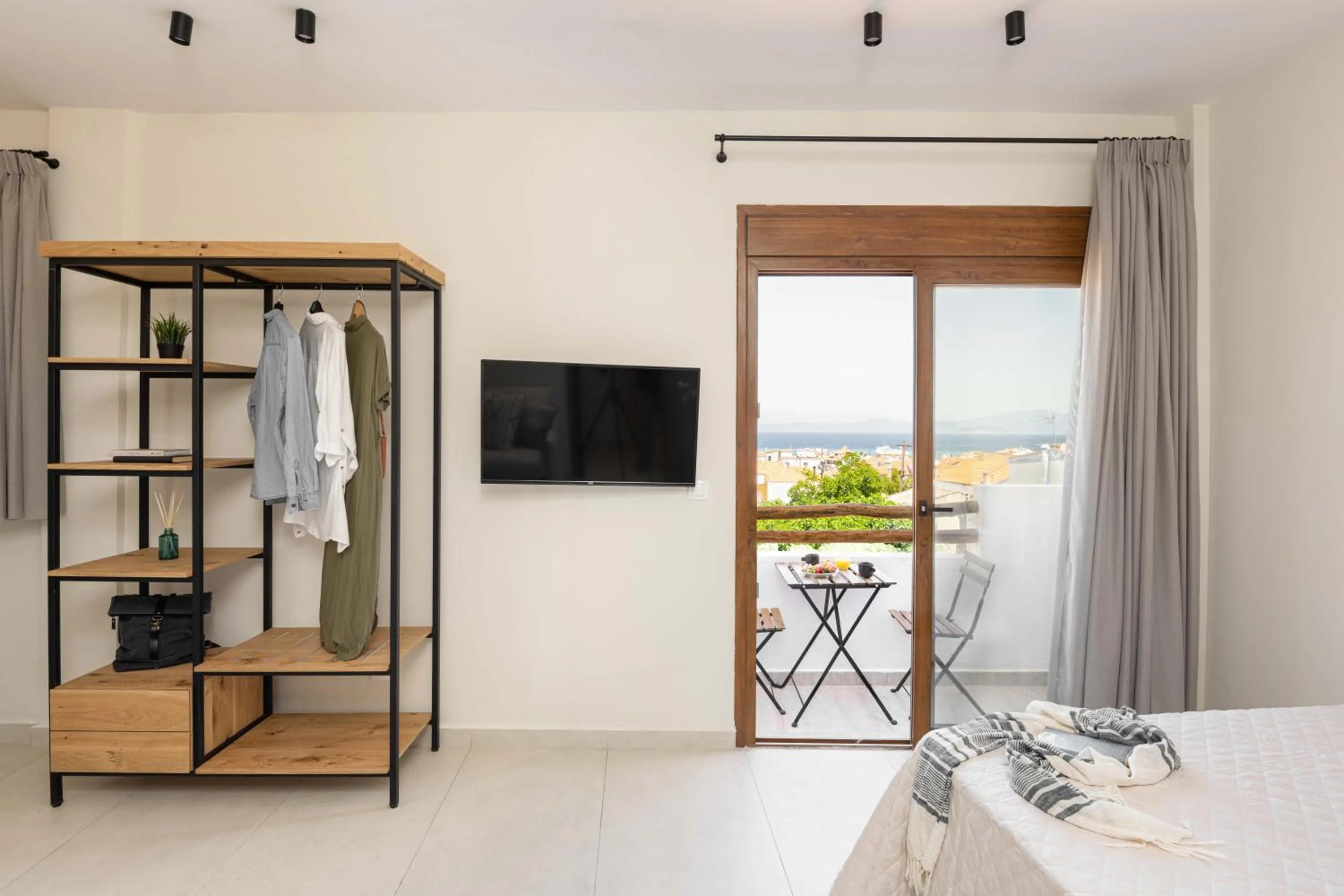Balcony/Terrace, Bed in Palm Residences
