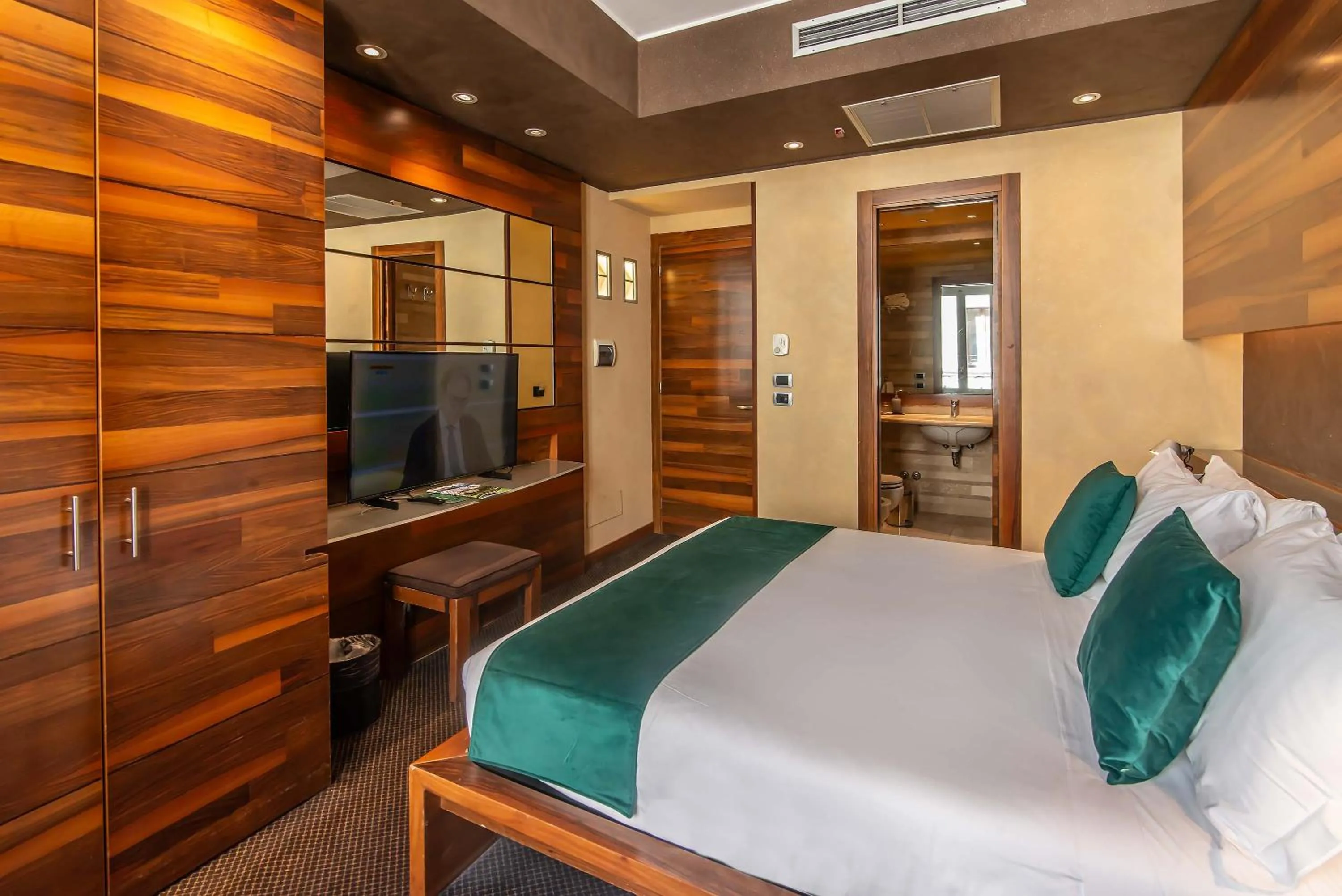 Photo of the whole room, Bed in Hotel Tritone