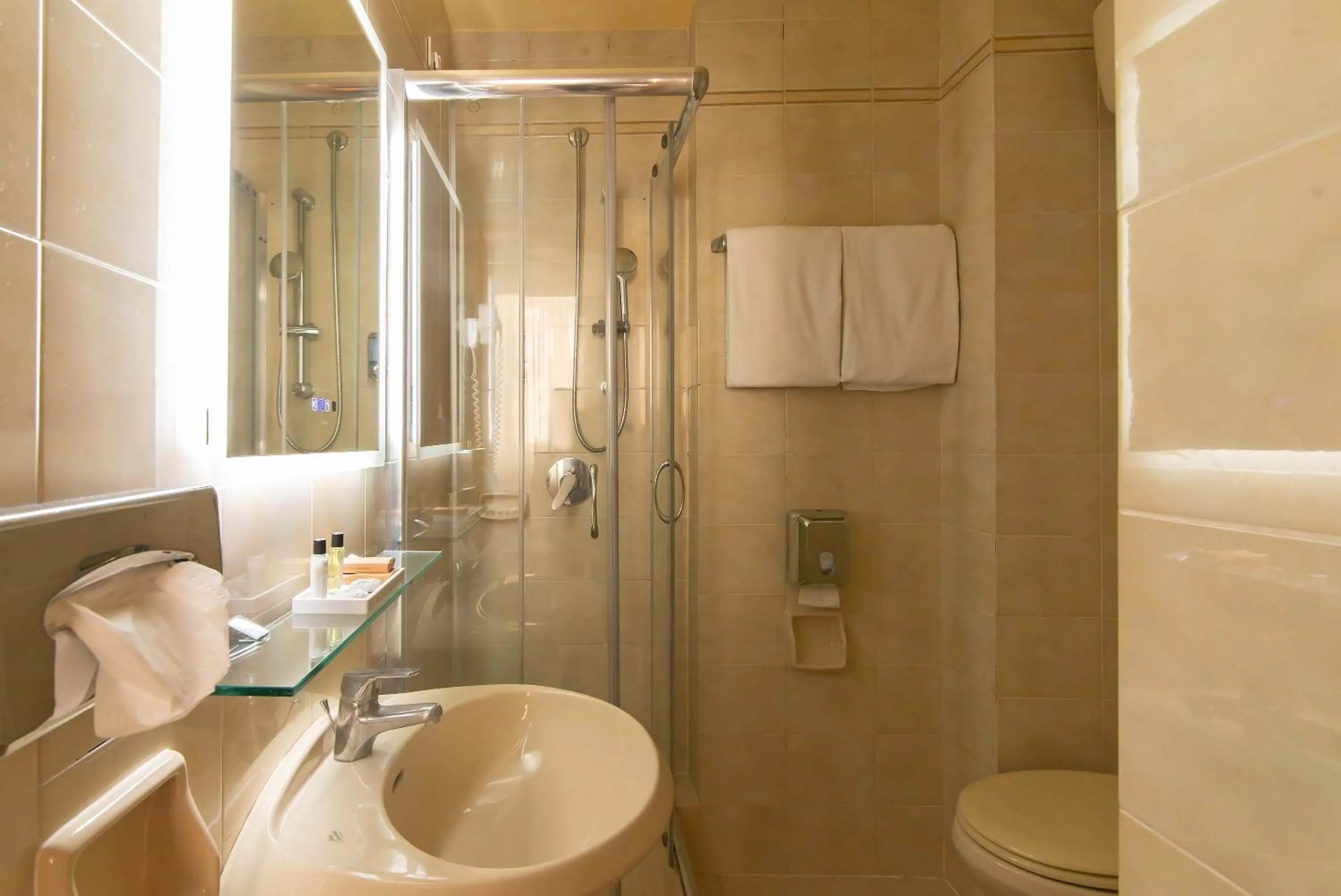 Bathroom in Hotel Tritone