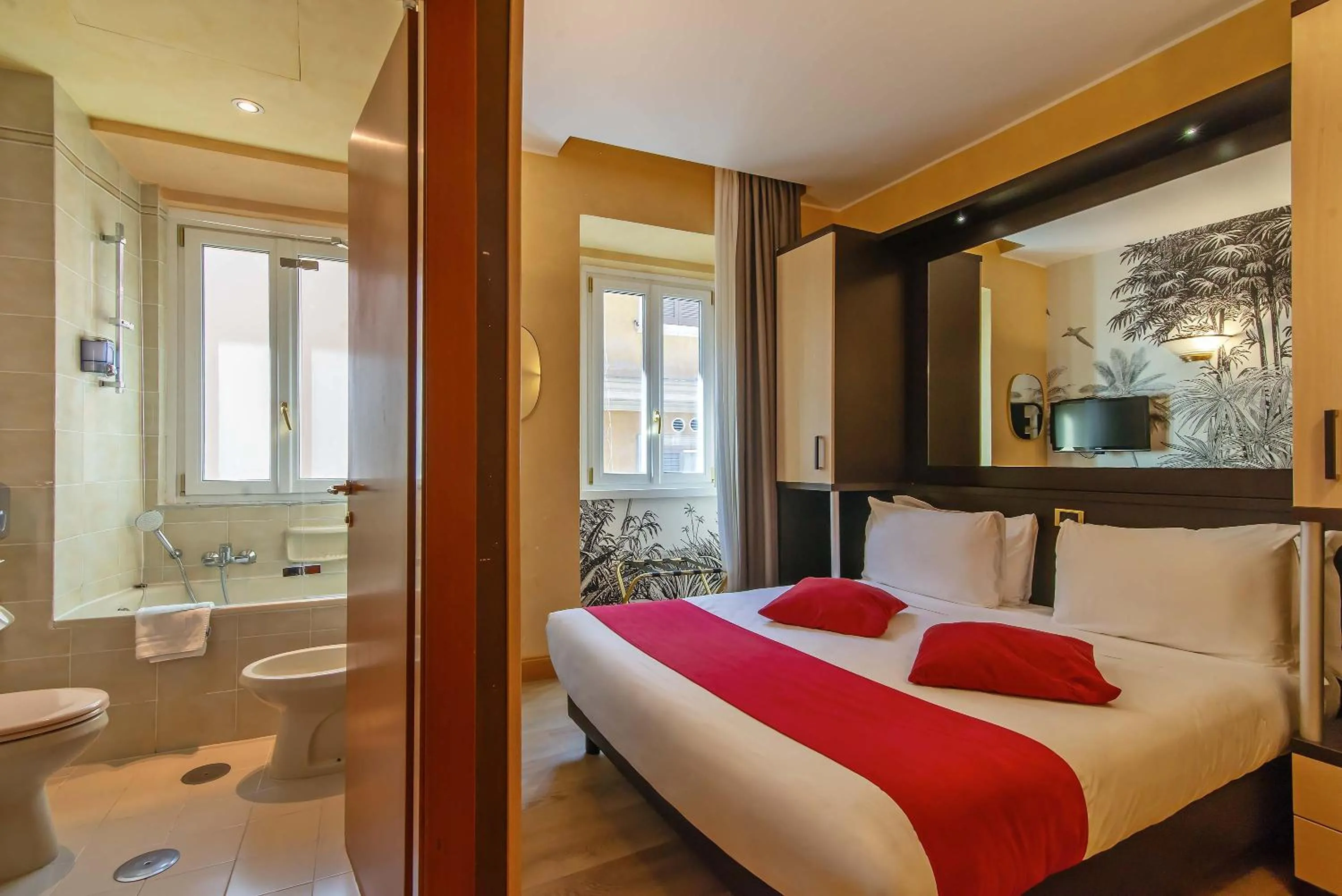 Bathroom, Bed in Hotel Tritone