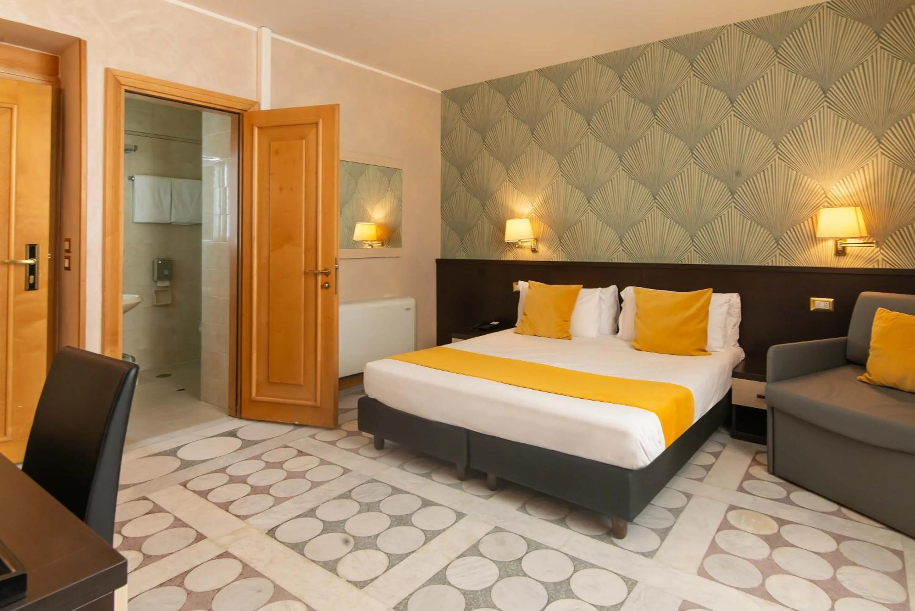 Photo of the whole room, Bed in Hotel Tritone