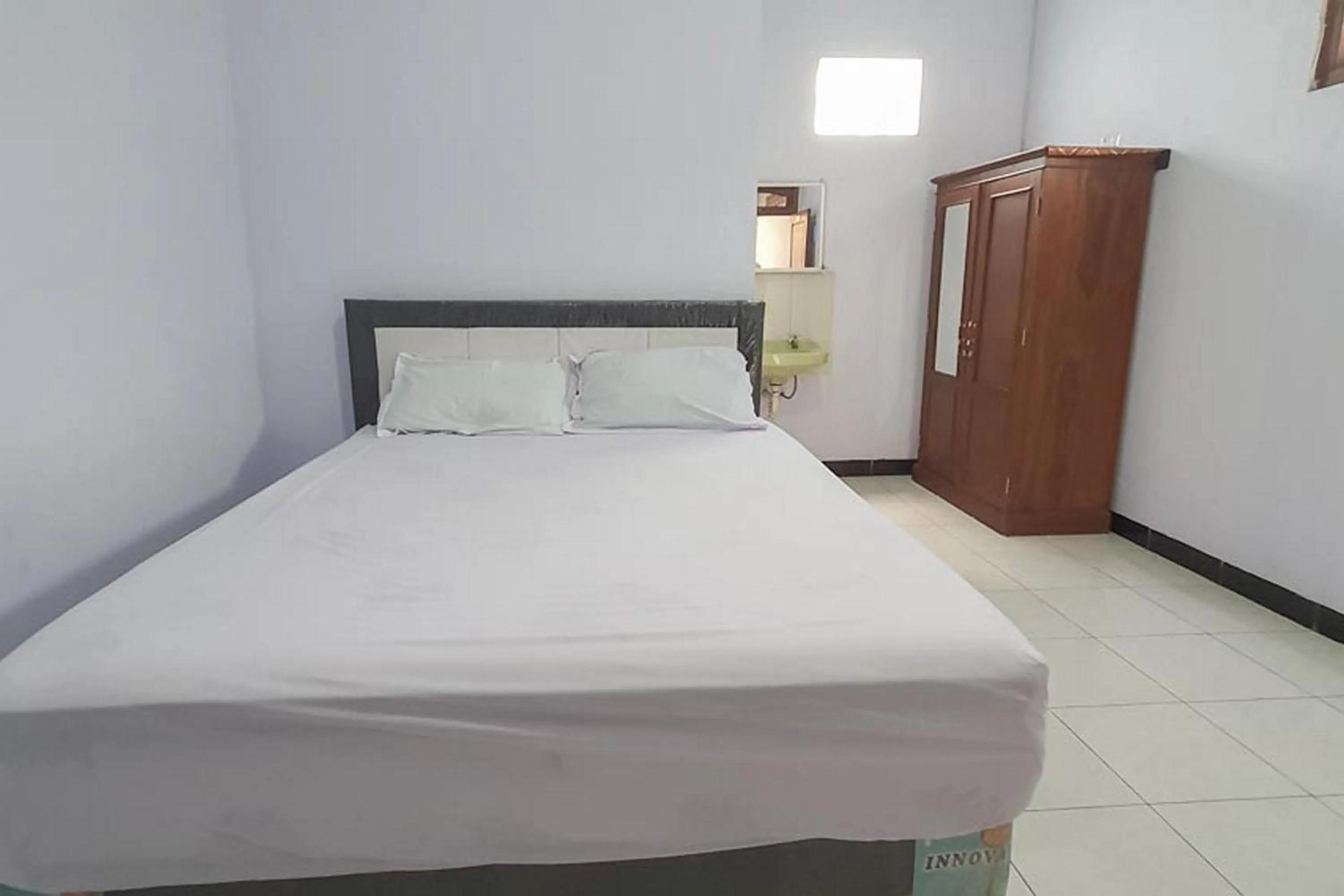 Angrumba Family Homestay near RSUD Caruban Mitra RedDoorz