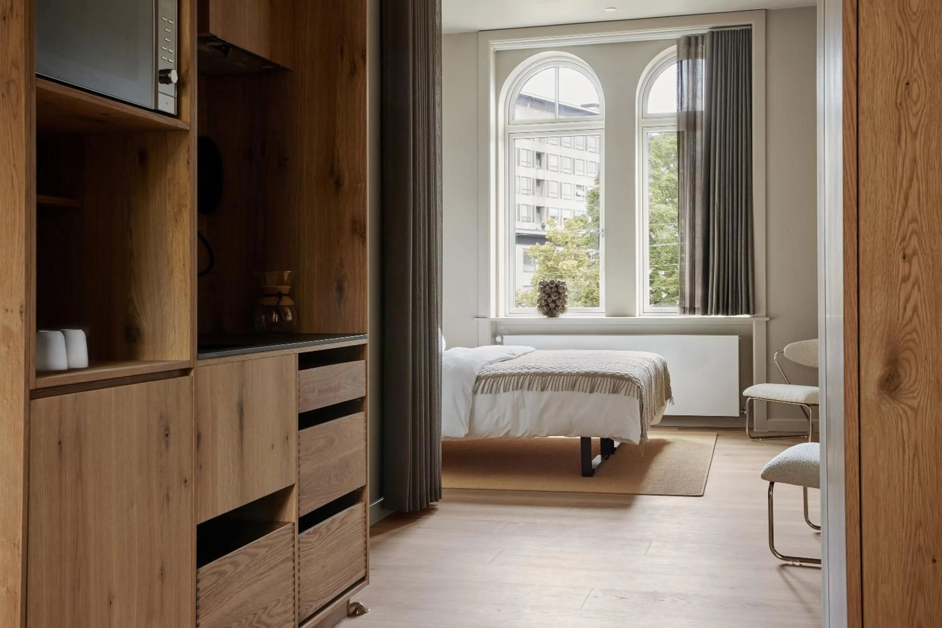Kitchen or kitchenette, Bed in Apartments by Brøchner Hotels