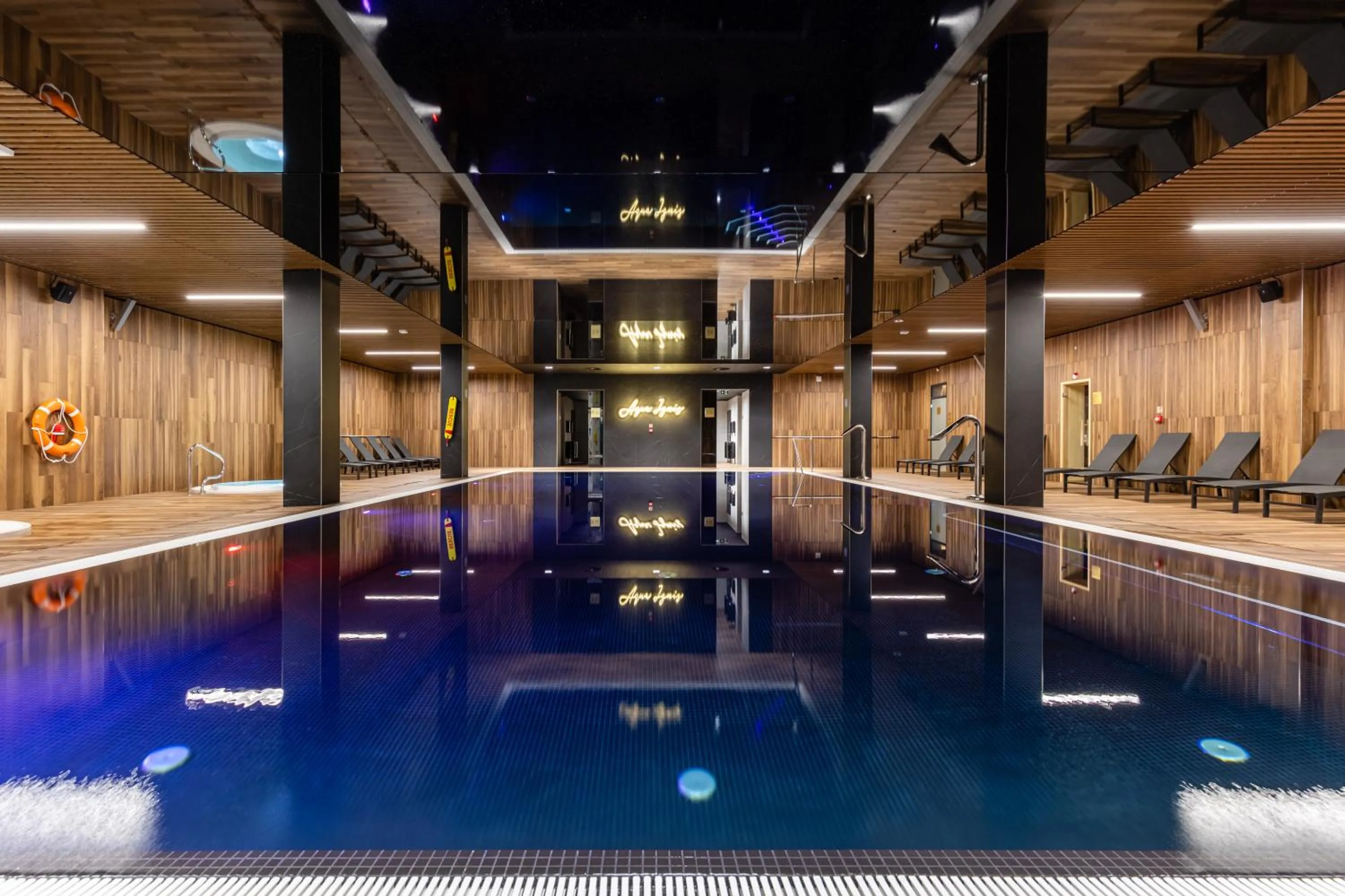 Swimming pool in Elements Hotel&Spa