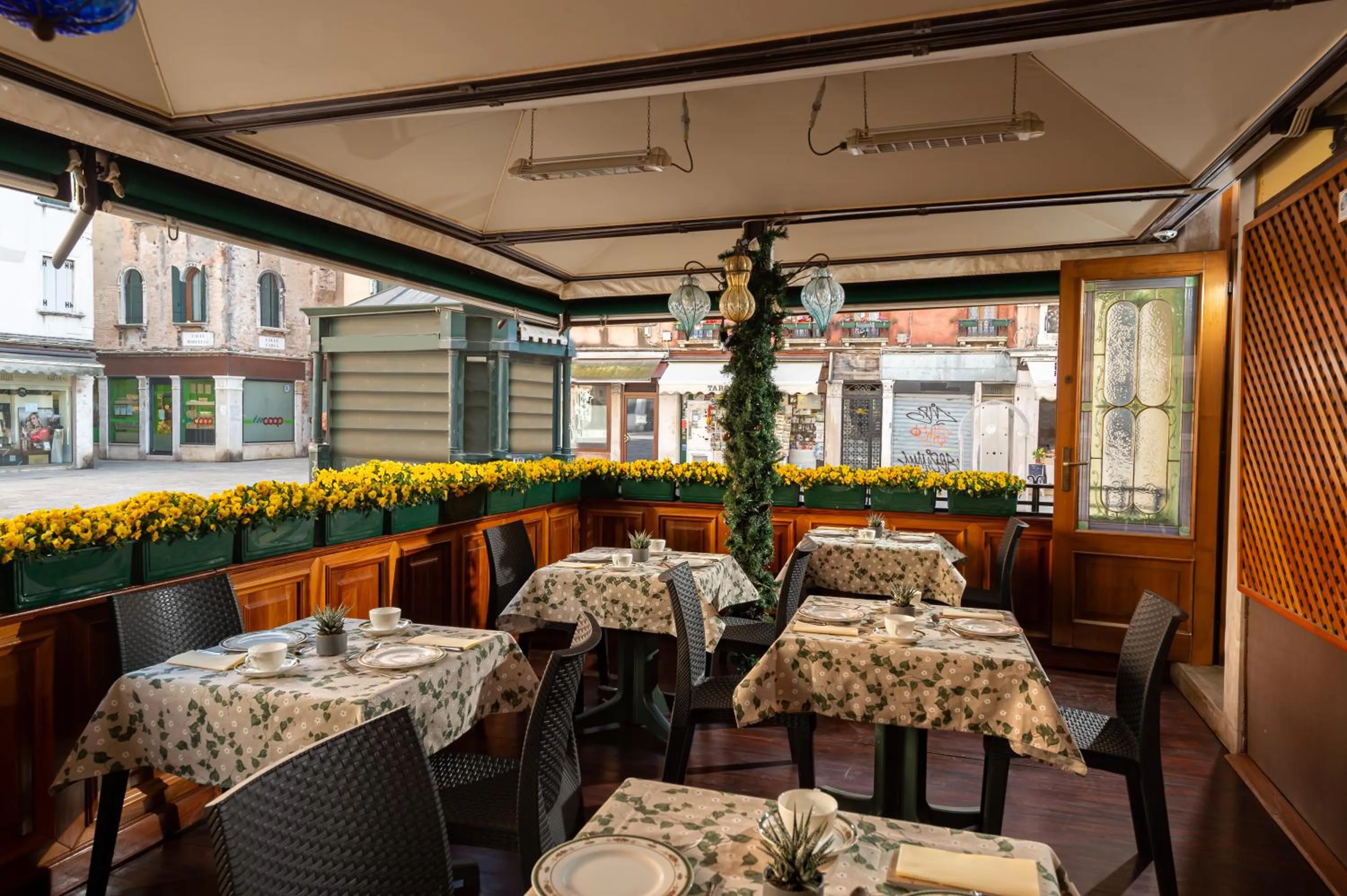 Patio in Hotel Santa Marina