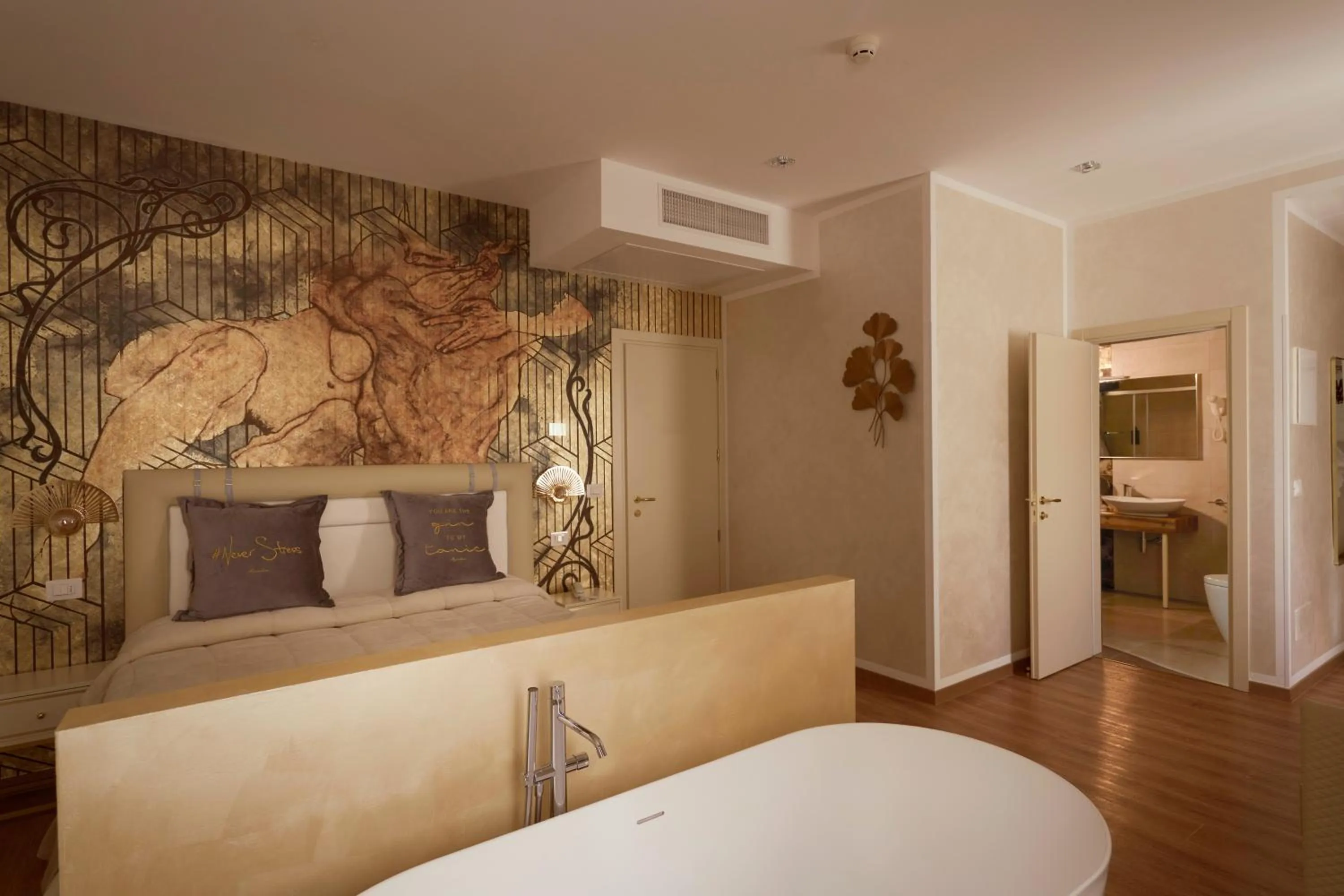 Photo of the whole room, Bed in Amsterdam Suite Hotel & SPA