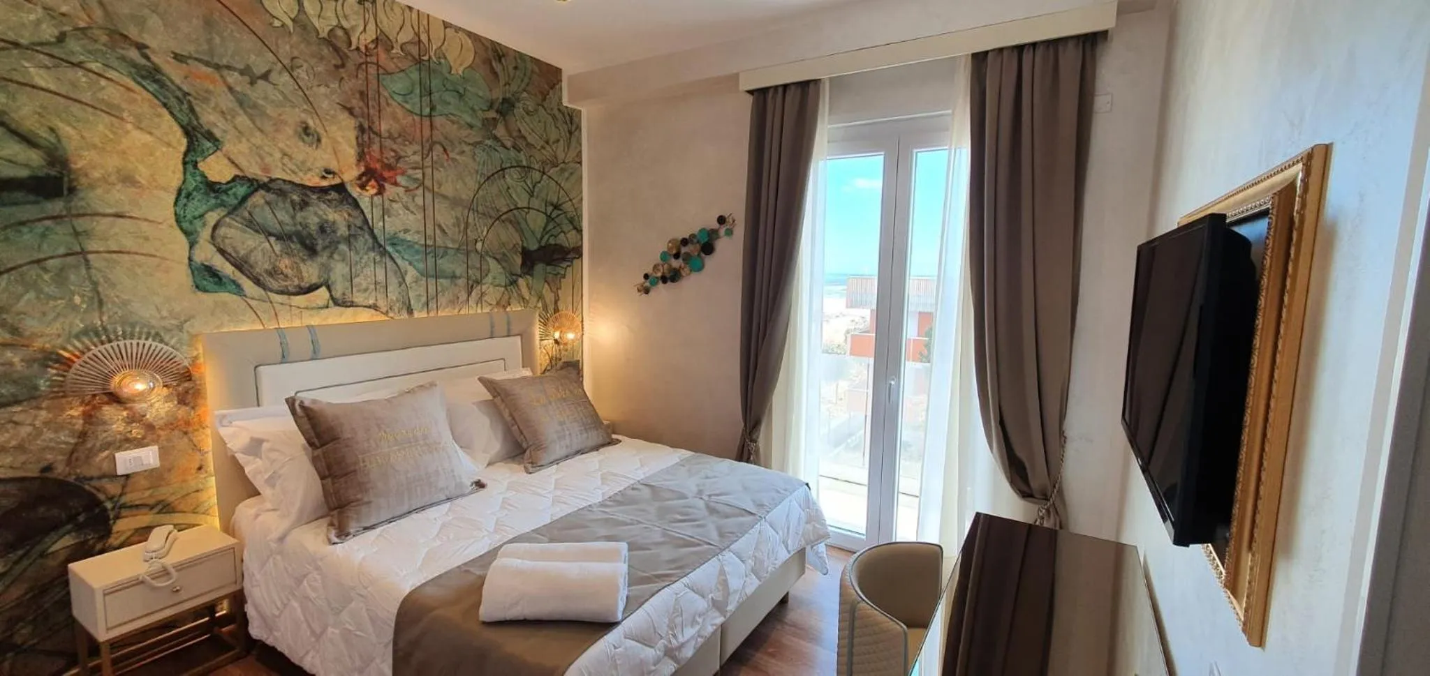 Photo of the whole room, Bed in Amsterdam Suite Hotel & SPA