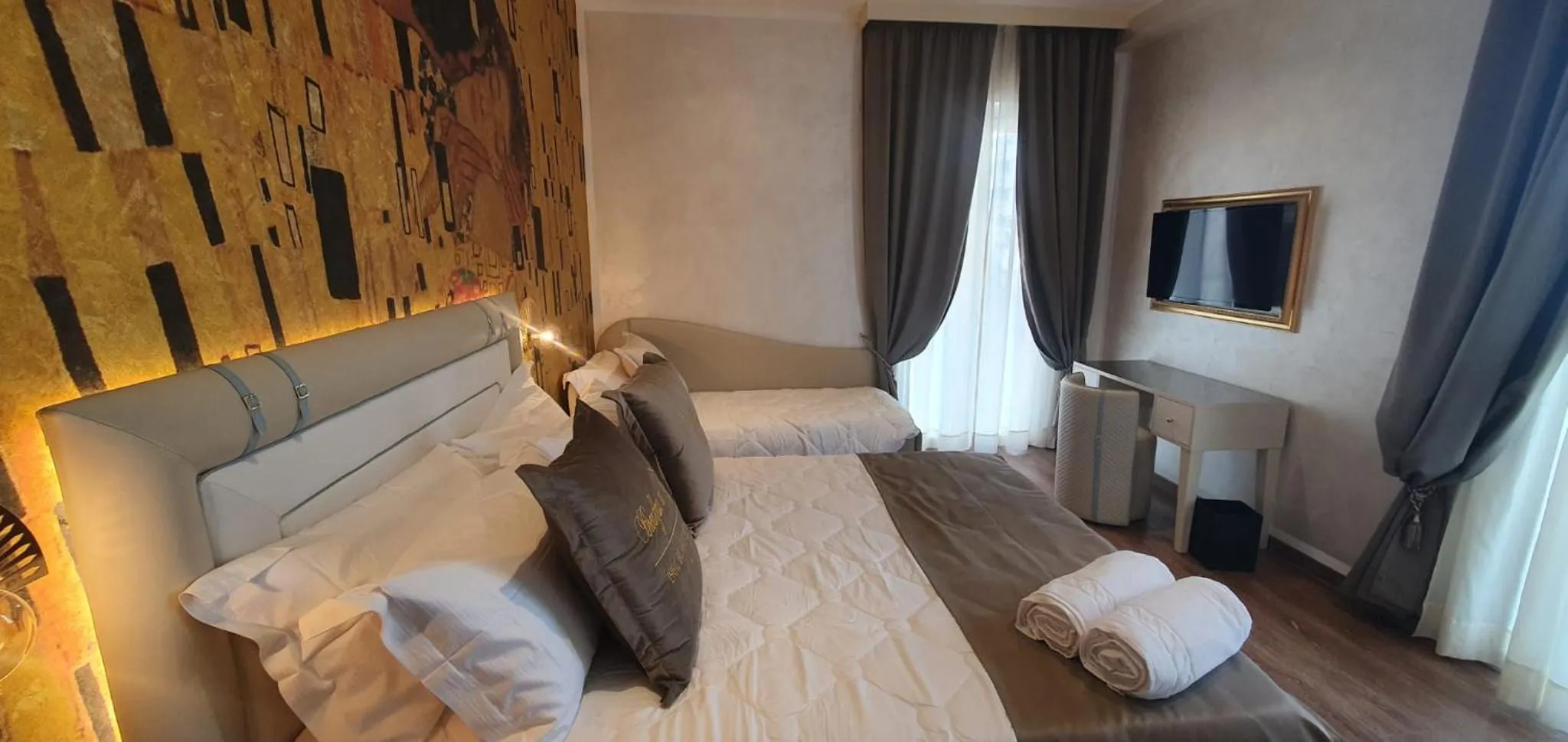 Photo of the whole room in Amsterdam Suite Hotel & SPA