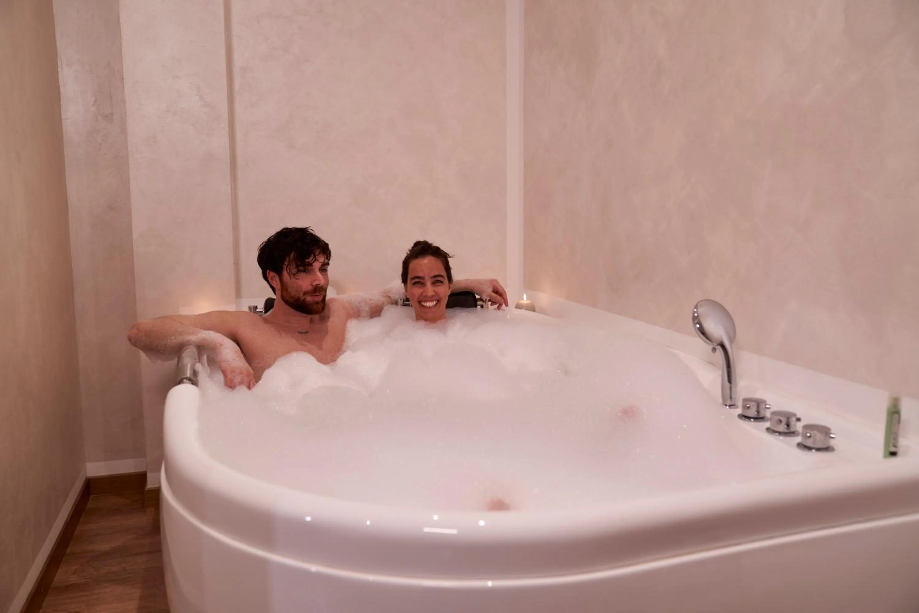 Hot Tub in Amsterdam Suite Hotel & SPA