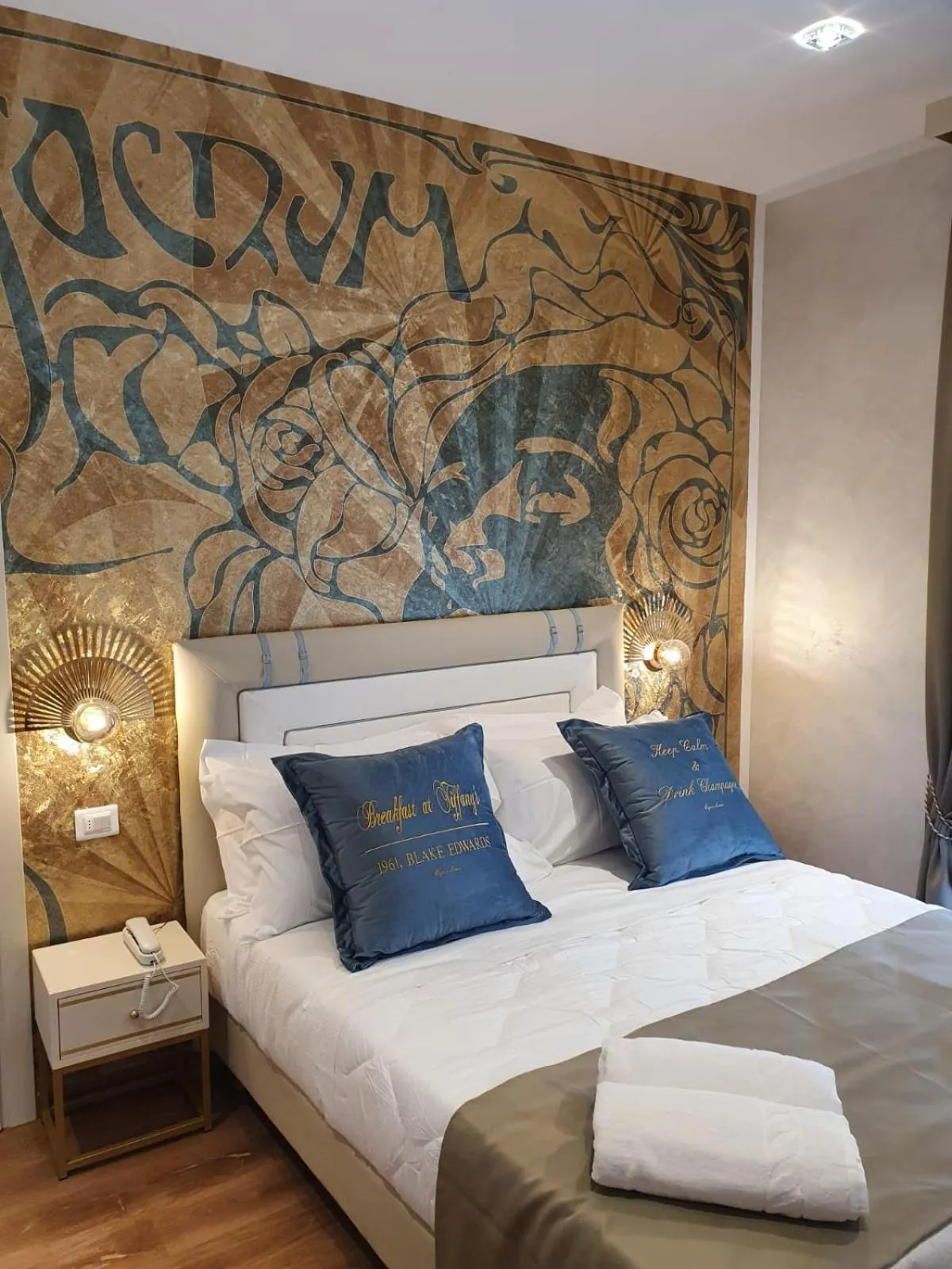 Photo of the whole room, Bed in Amsterdam Suite Hotel & SPA